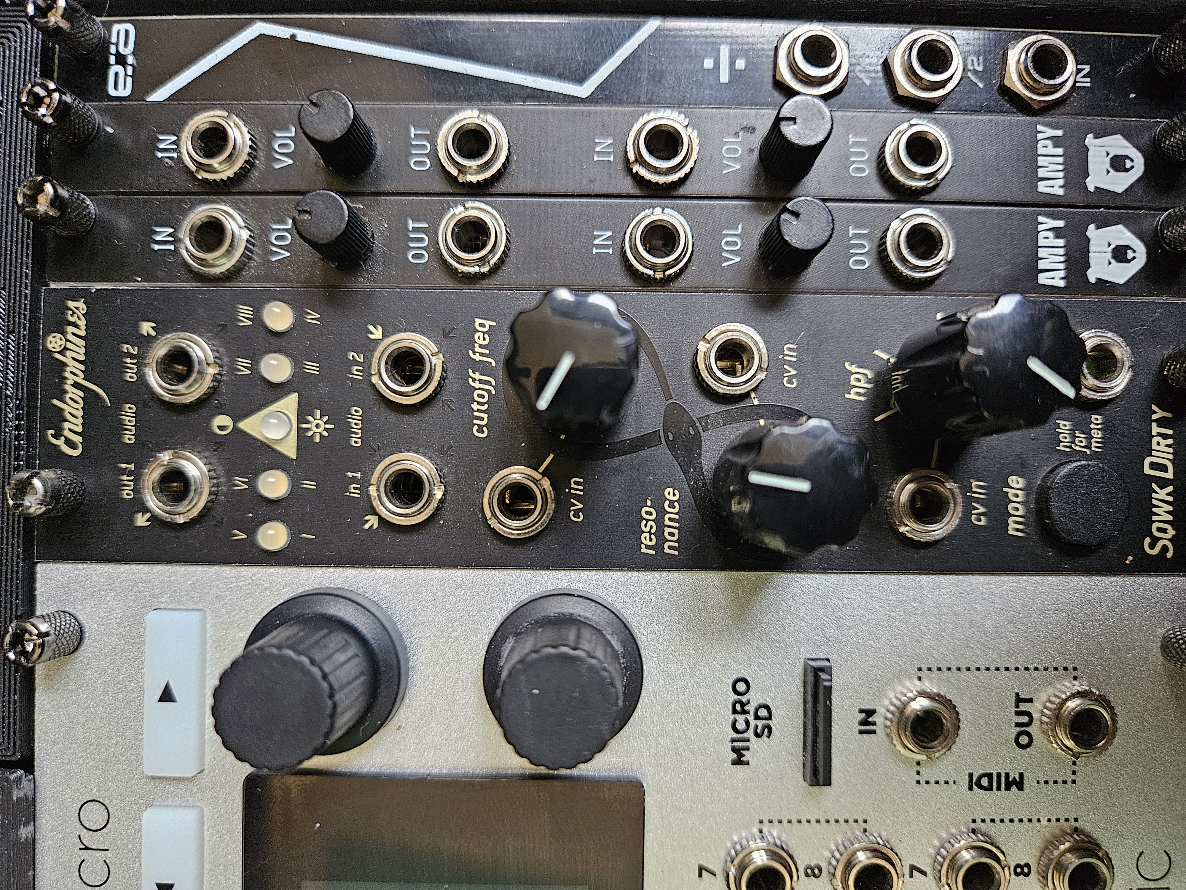 Endorphines Sqwk Dirty black