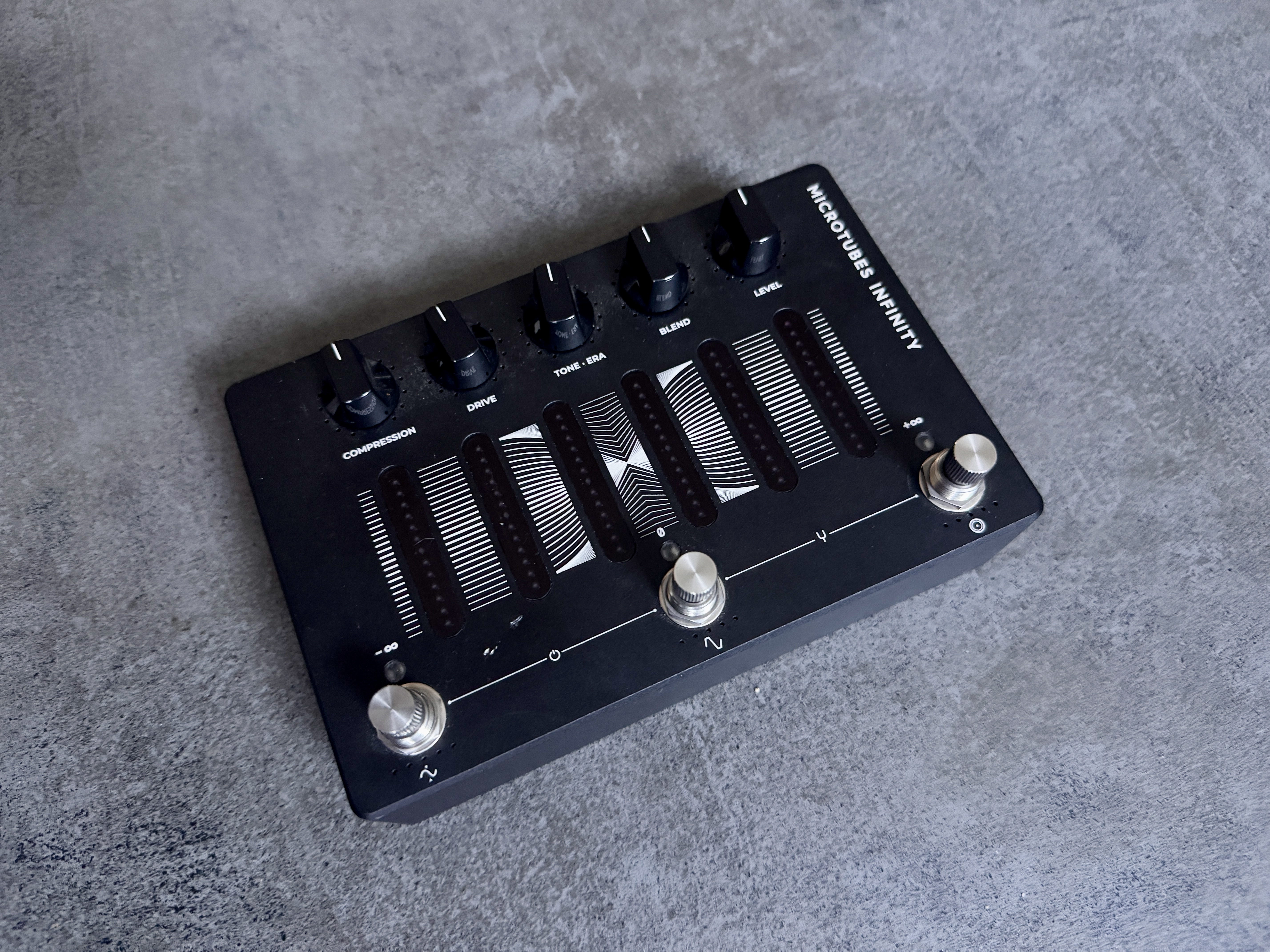 Vends pédale Darkglass Microtube Infinity pour basse (mais aussi guitare !)