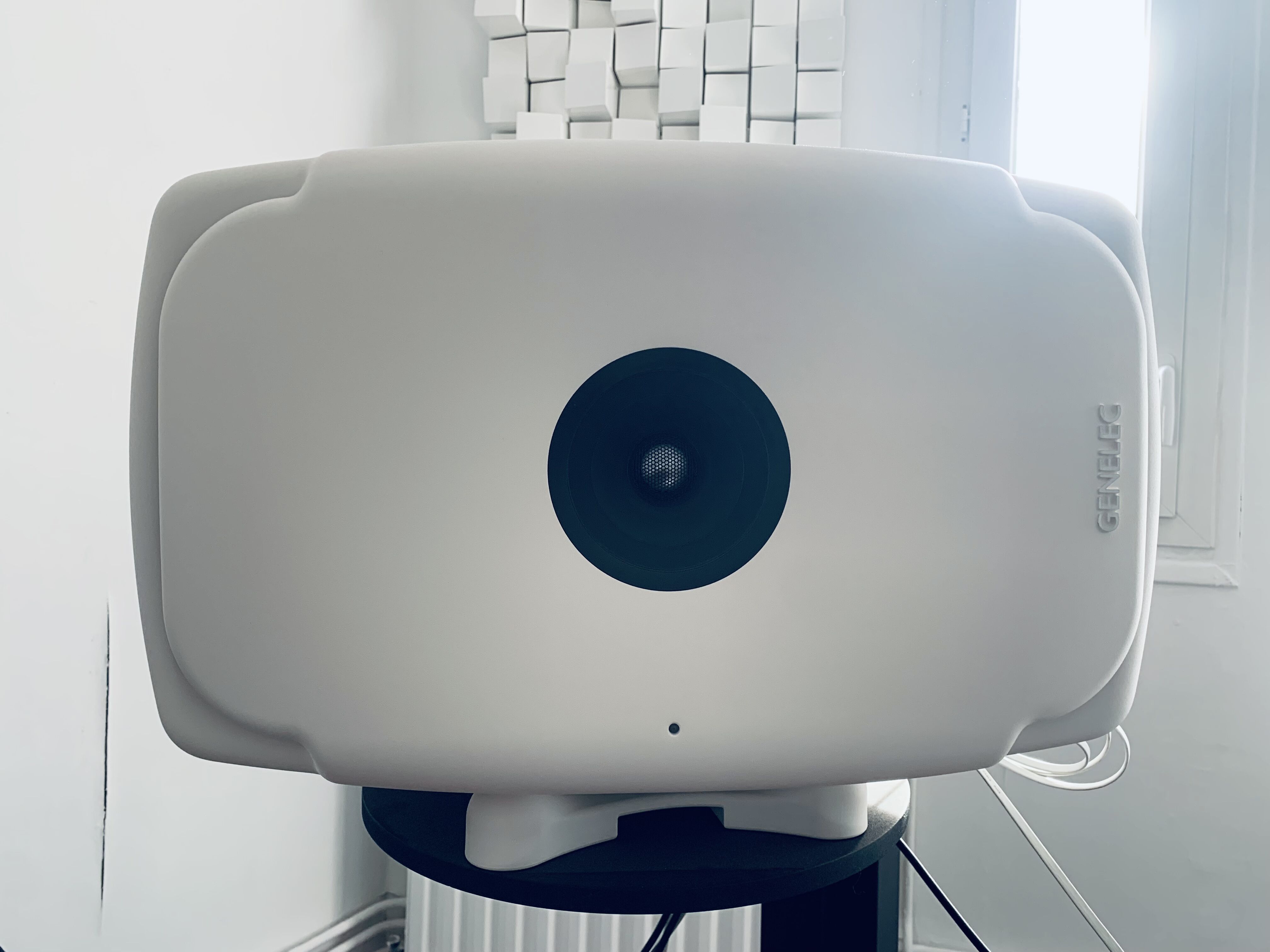 Genelec 8361A Blanche