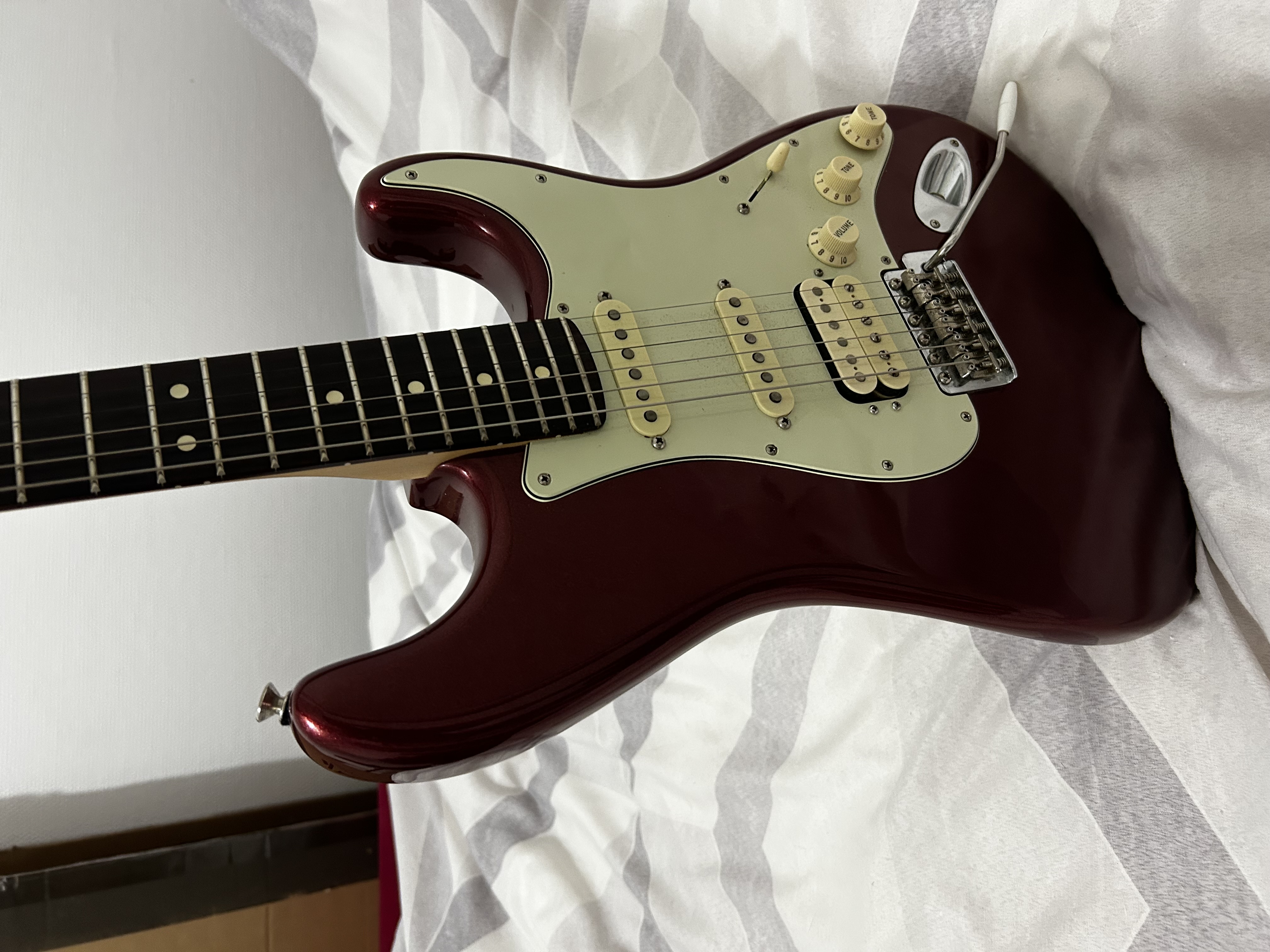 Fender Stratocaster AM Performer HSS (Apple Candy Red)