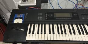 Vends Korg 01W/FD