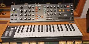 Vends Synthe Behringer Poly D