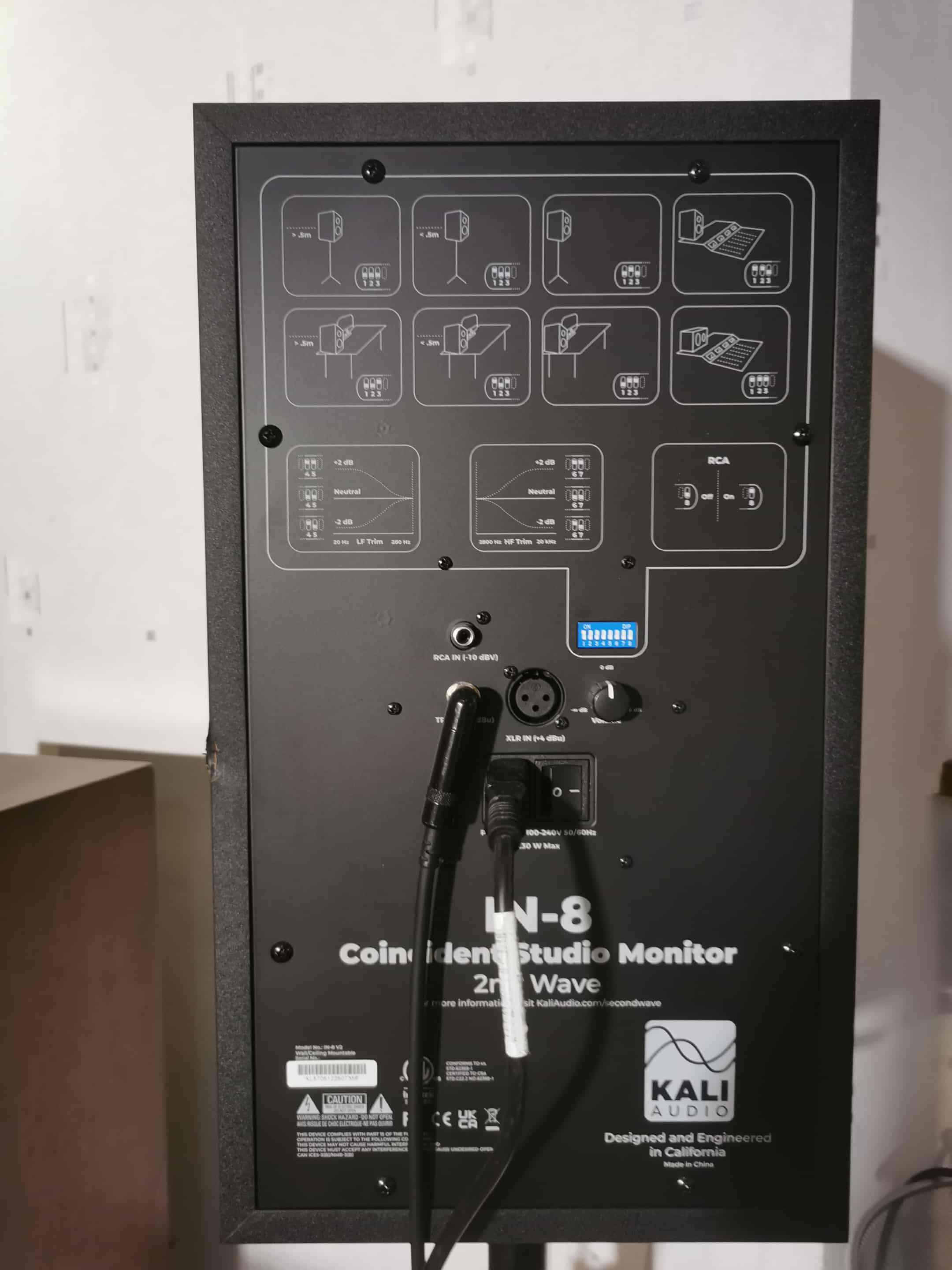 Kali Audio IN-8 2nd Wave NEUVE avec un choc à l'arrière