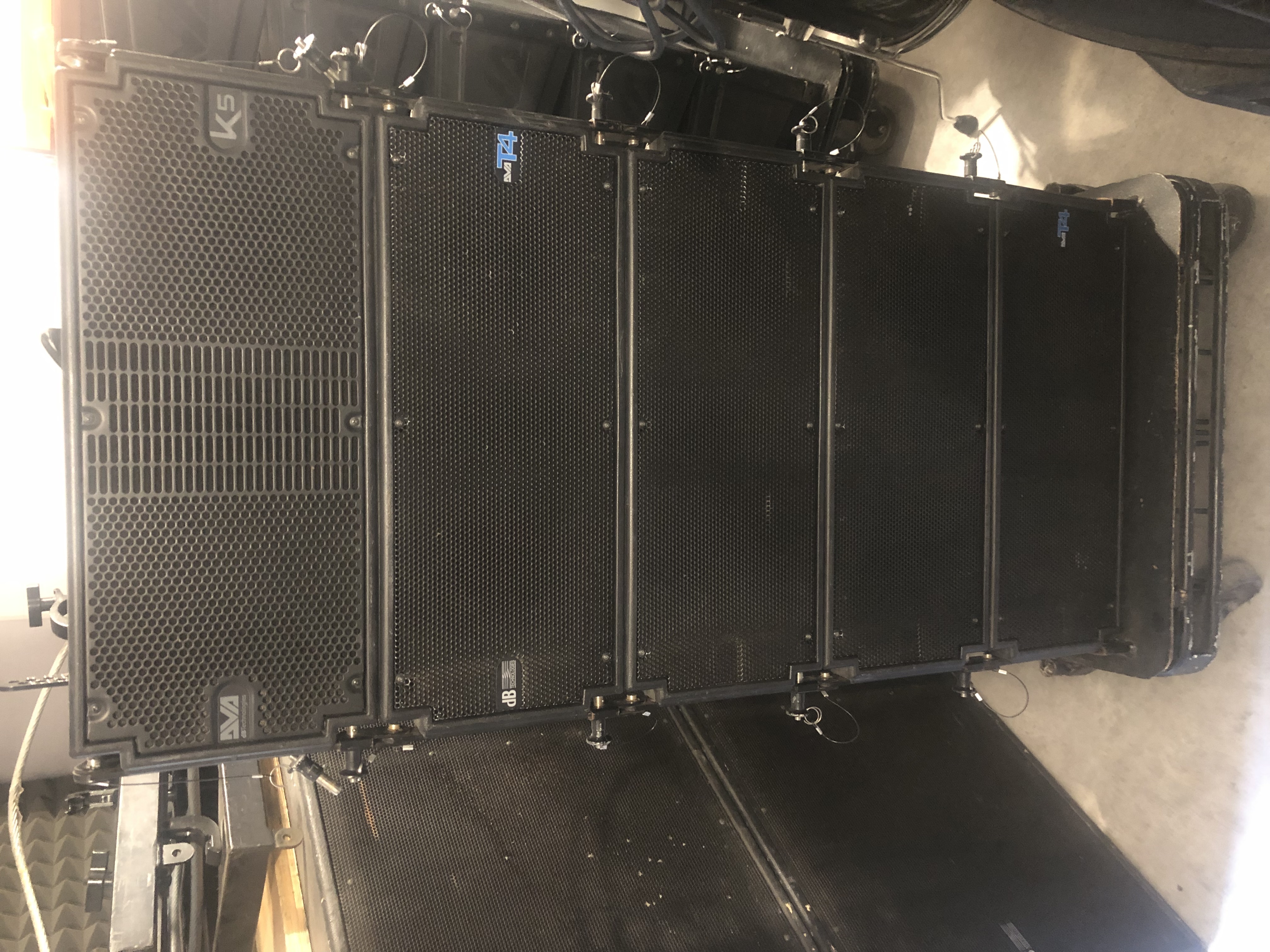 Vends systeme complet db technologies 8 T4, 2 K5 et 2 subs s30N avec bumpers 