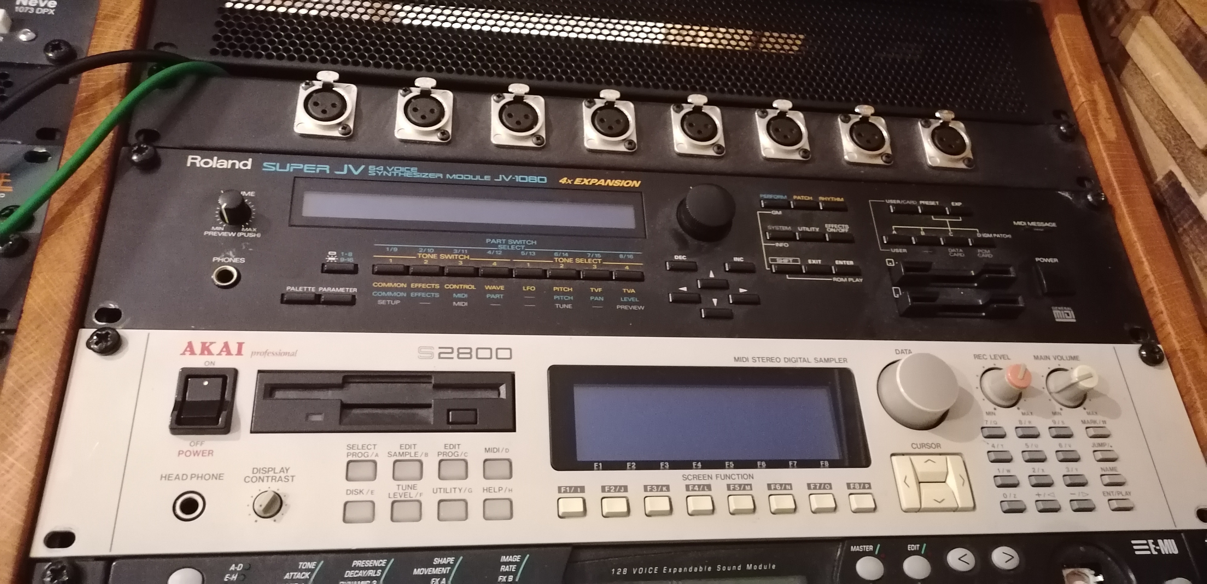 Vends Akai S2800