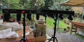 Hydrabeam 400 RGBW + pieds & étui de transport.