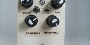 Pédale d'effet Custom Compressor de Techniguitare à réparer