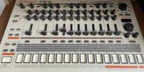 Vends Roland TR-8