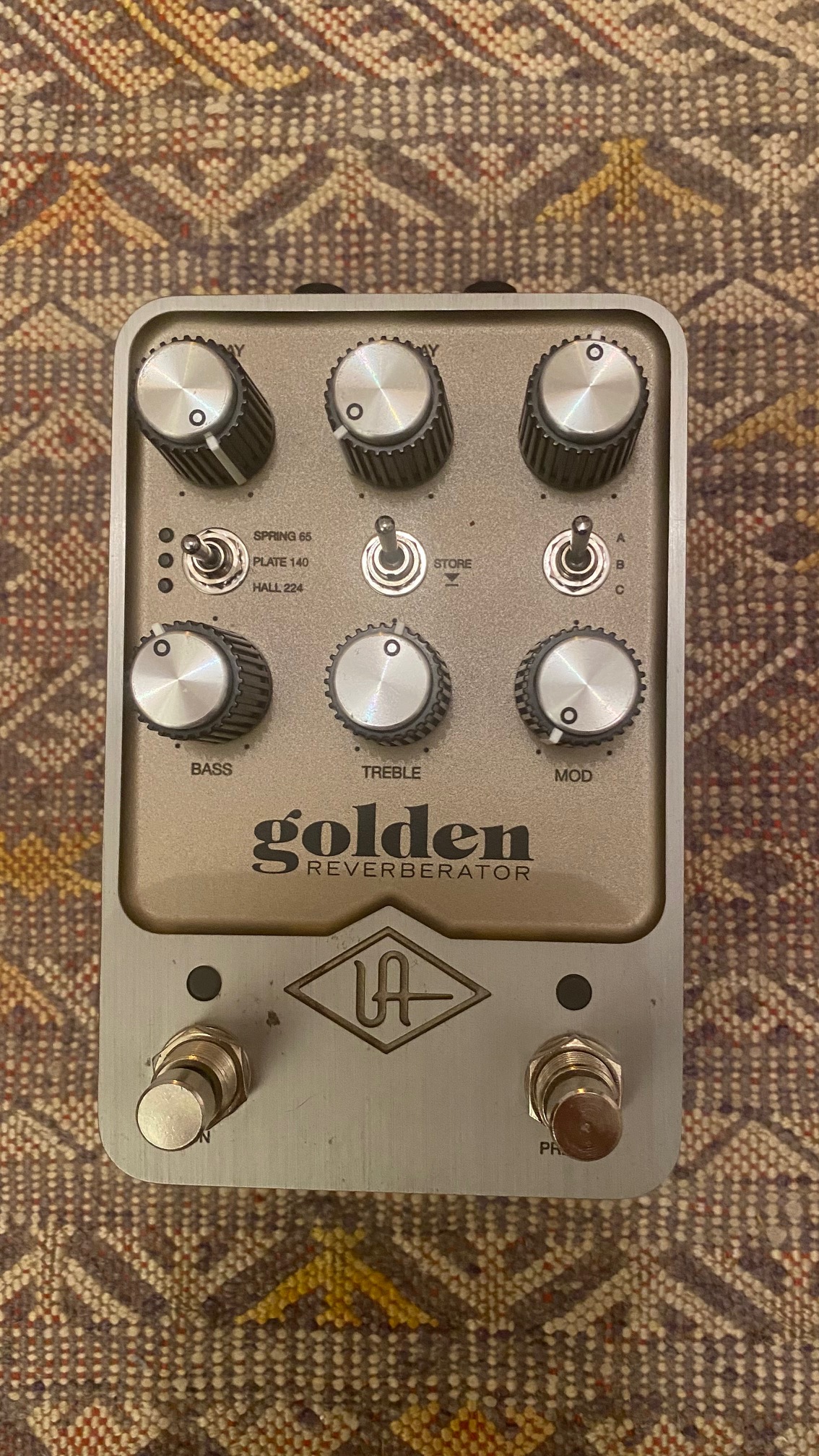 UAFX Golden Reverberator
