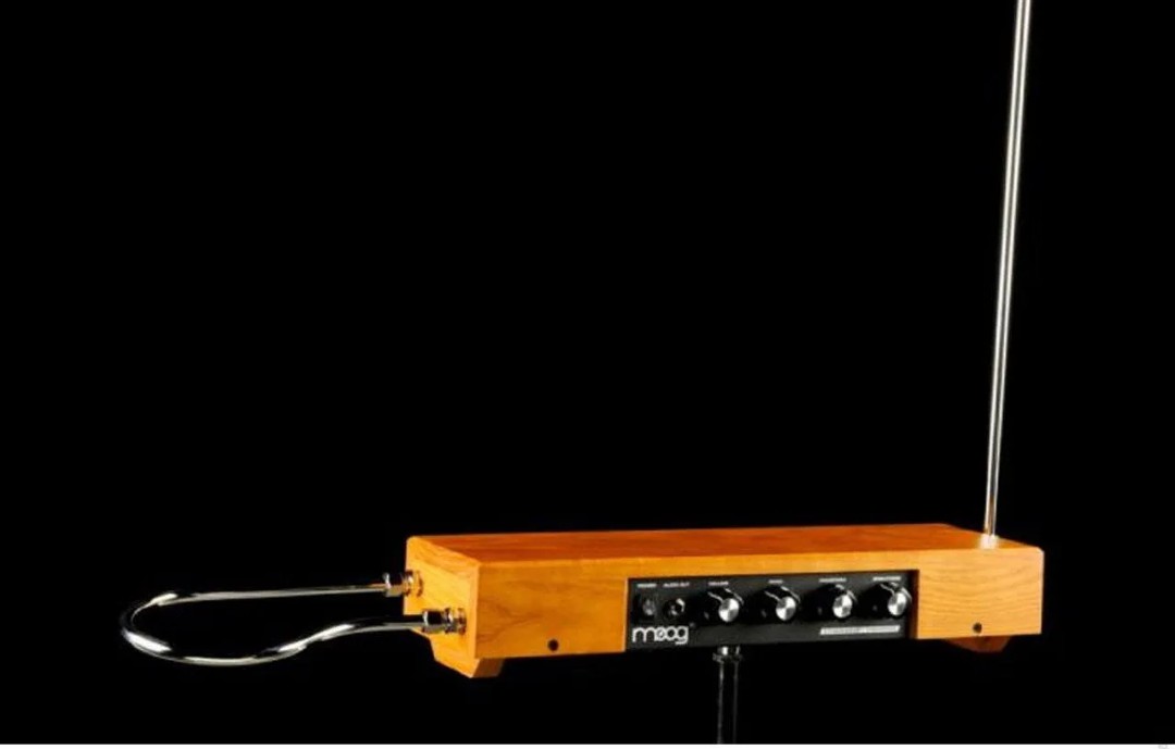 Moog Etherwave Standard Theremin (2009)