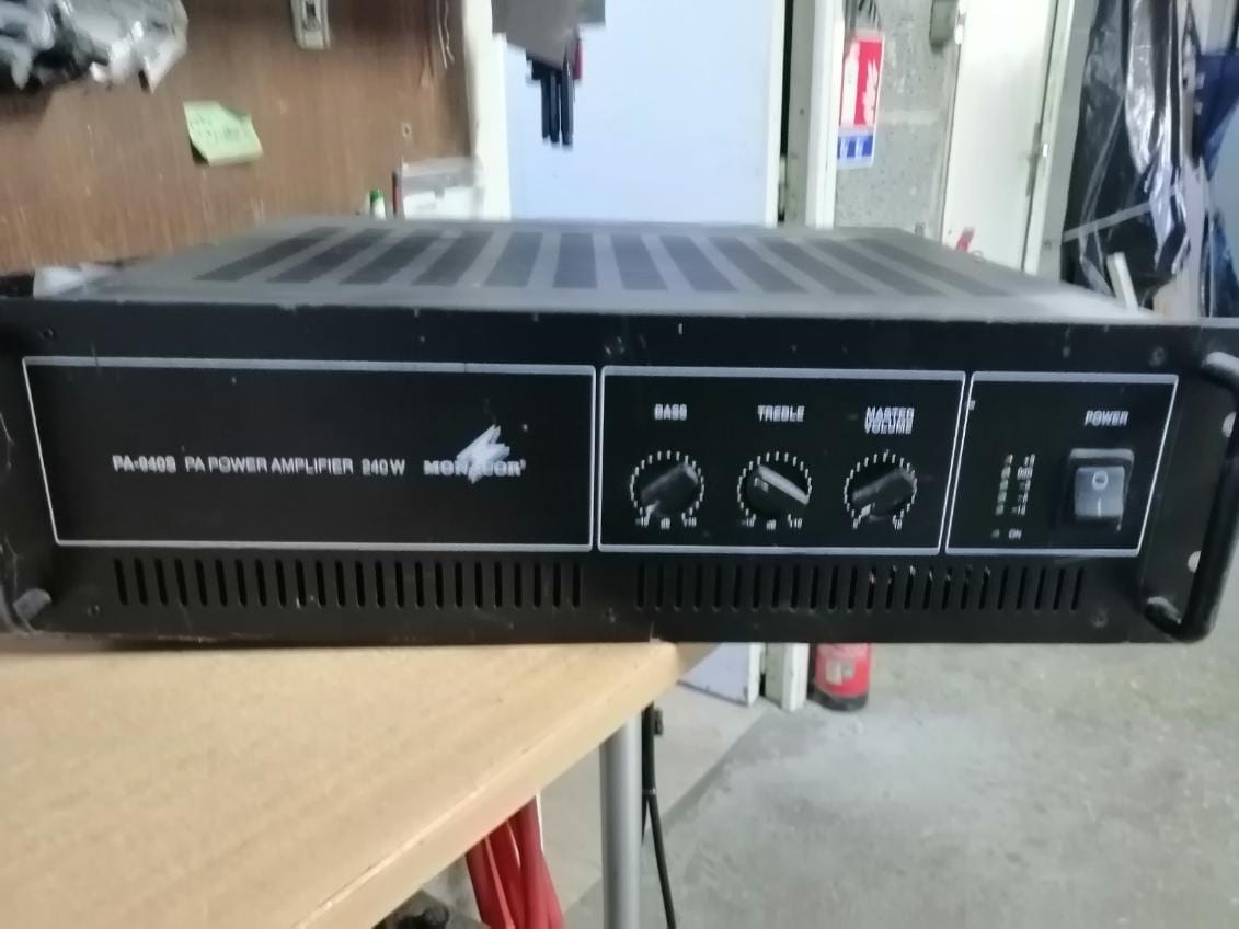 Vente d'un ampli PA 234 POWER AMPLIFIER MONACOR 240 WATS/100V
