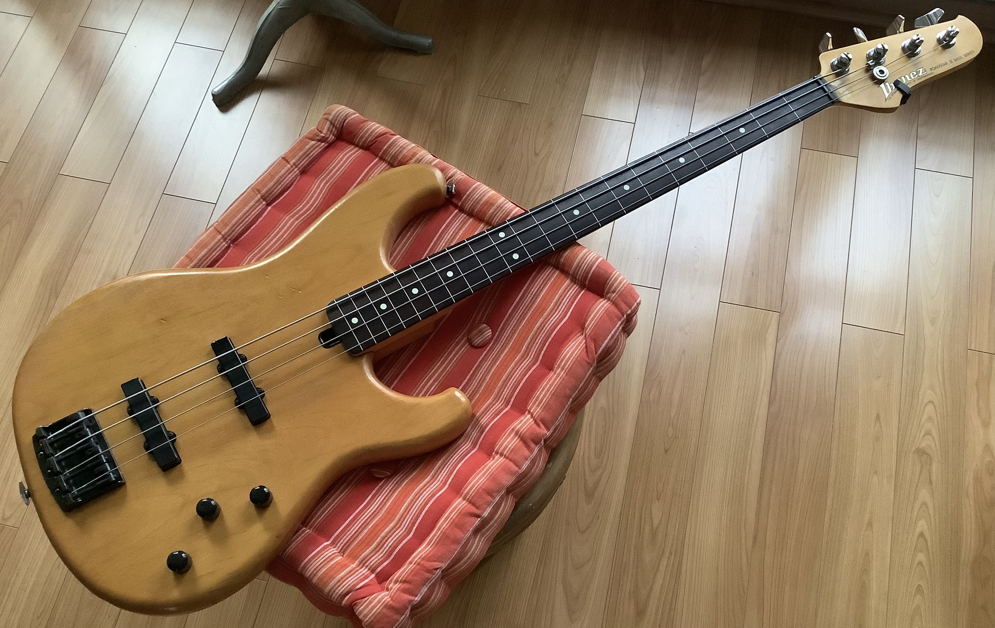RB686 Roadstar II Ibanez Fretless