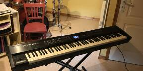 ROLAND RD 700 GX