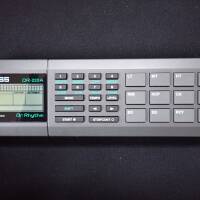 Vends Boss DR-220