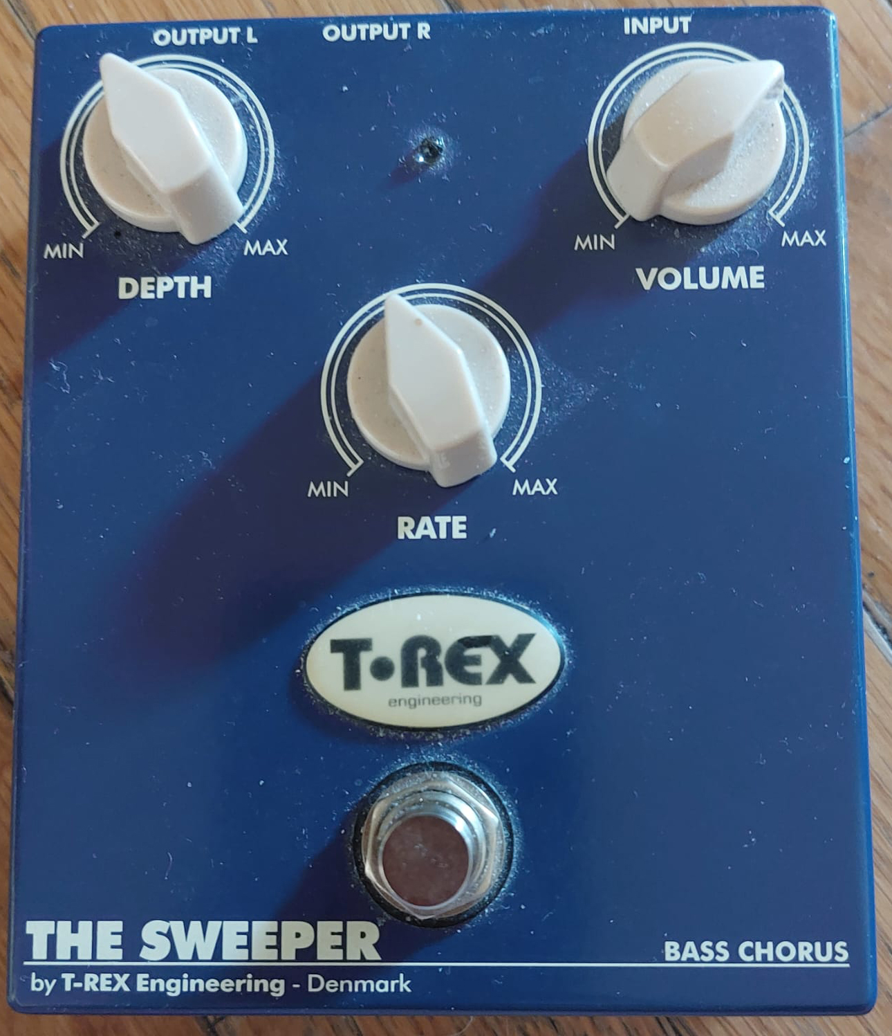 chorus t rex the sweeper pour bass