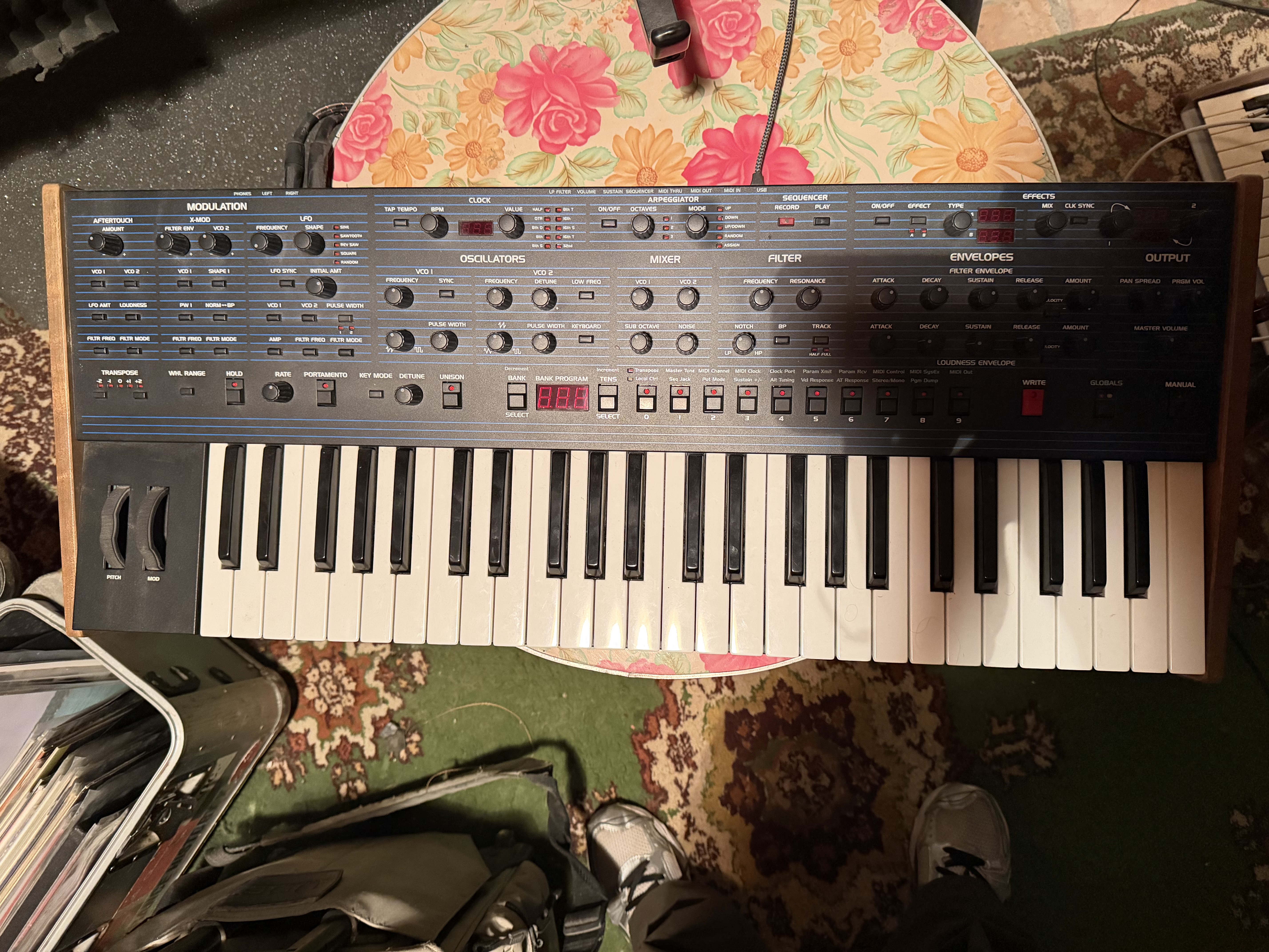 Vend Dave Smith instrument Ob6