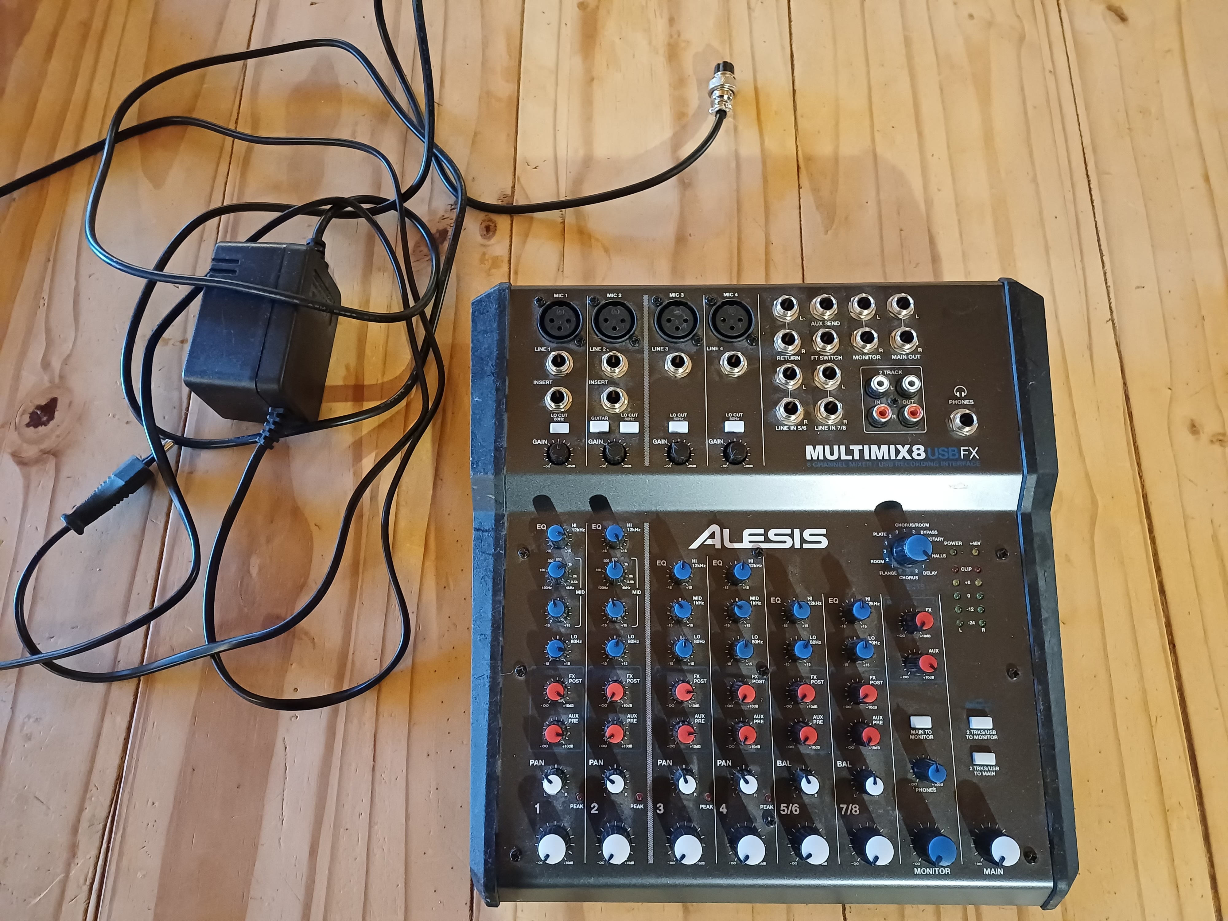 vend petite table Alesis  multimix 8 fx