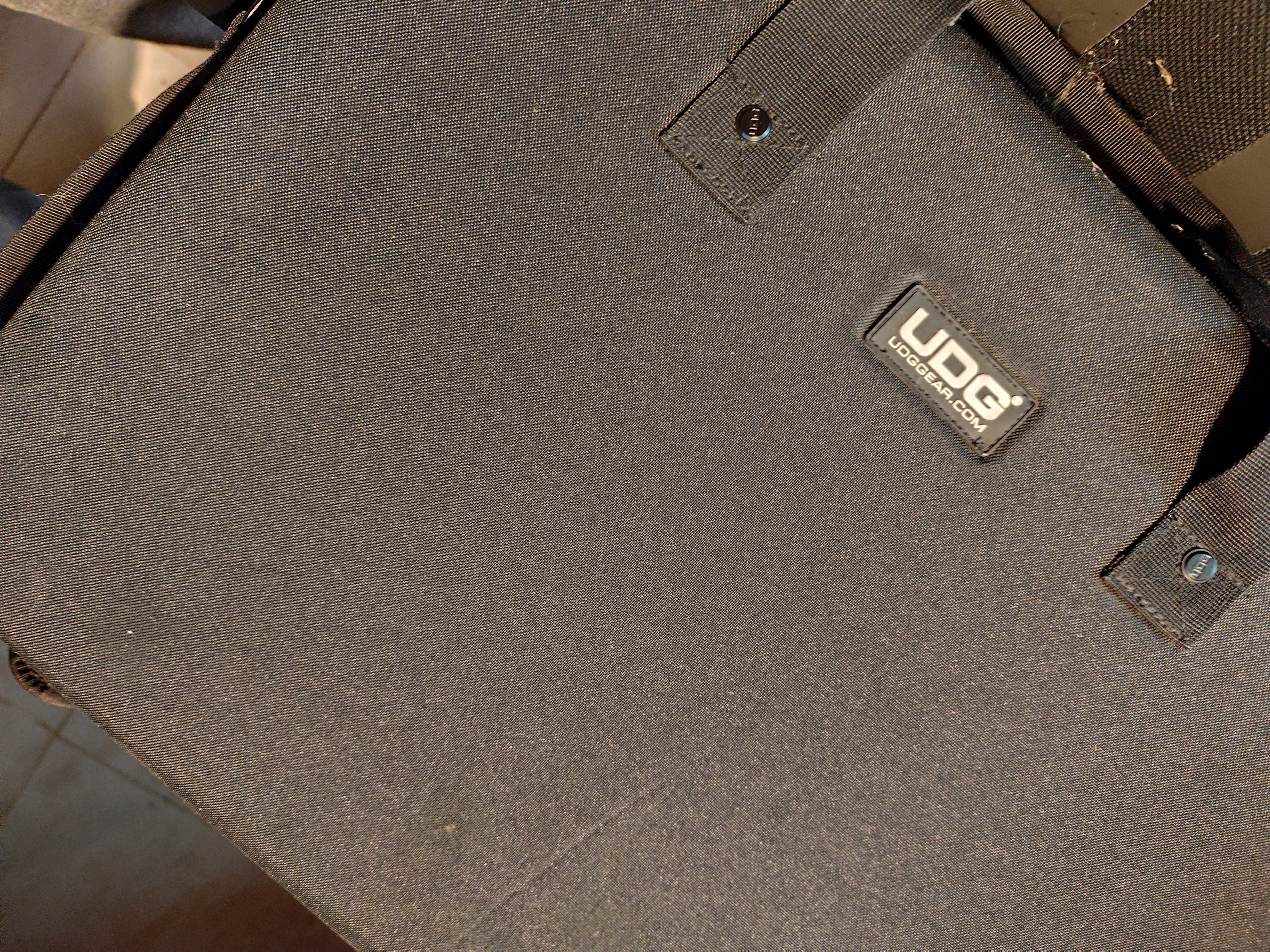 Vends AKAI Force 1ère main avec housse semi rigide UDG