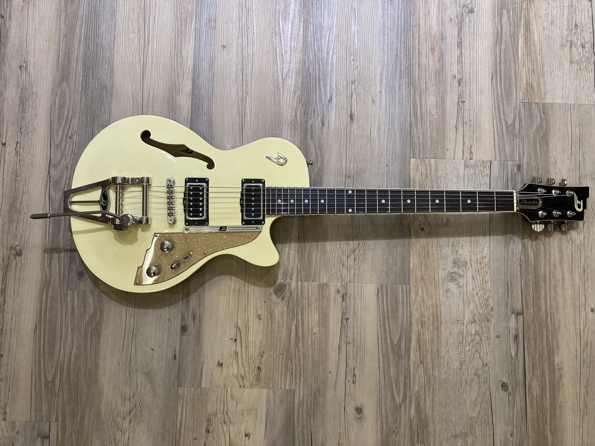 DUESENBERG - Starplayer TV Vintage White 2013 + Étui