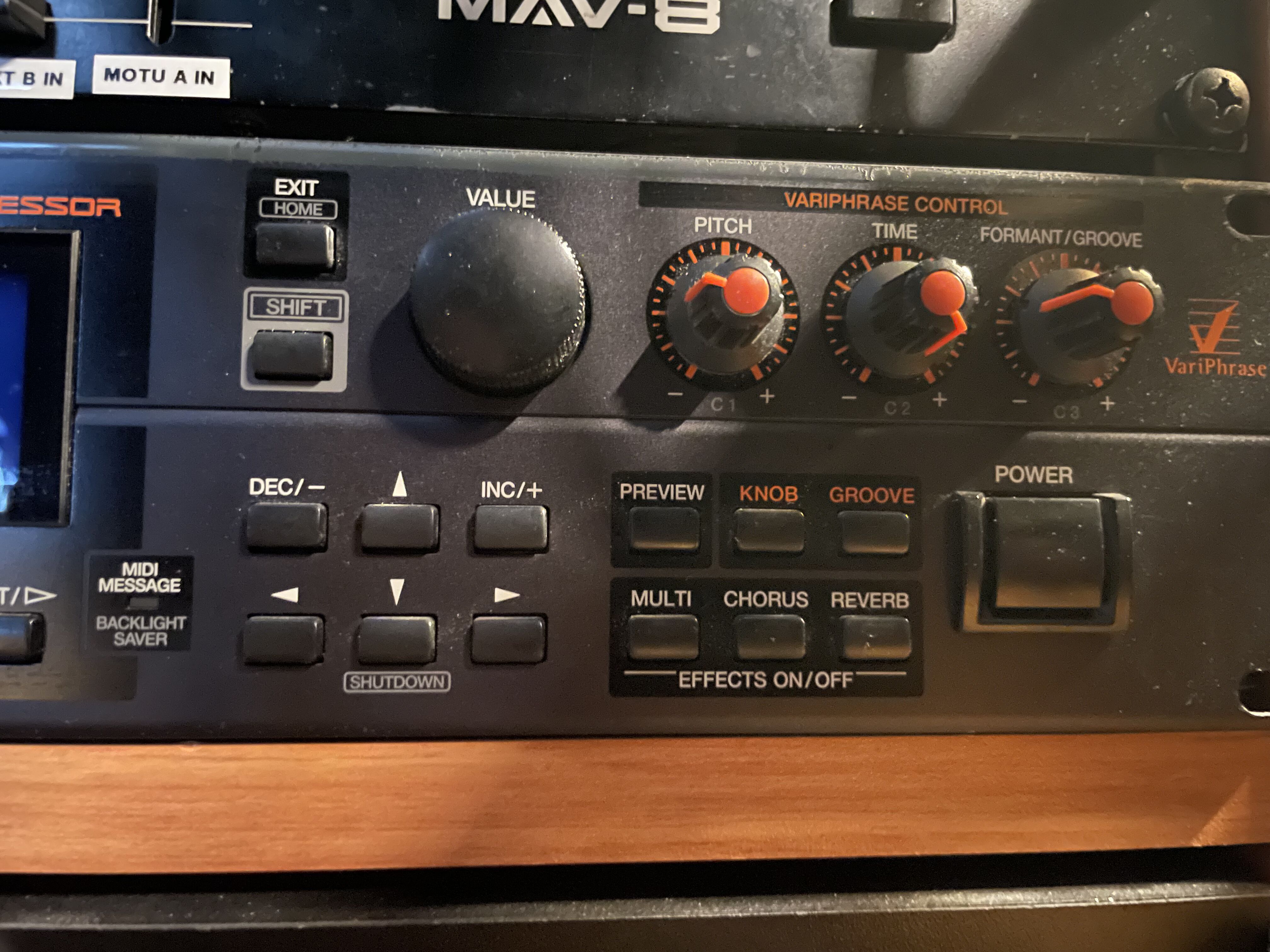 Vends Sampler VP9000 en parfait état, avec son manuel d'origine en DVD (tutos vidéo) pour une parfaite prise en mains