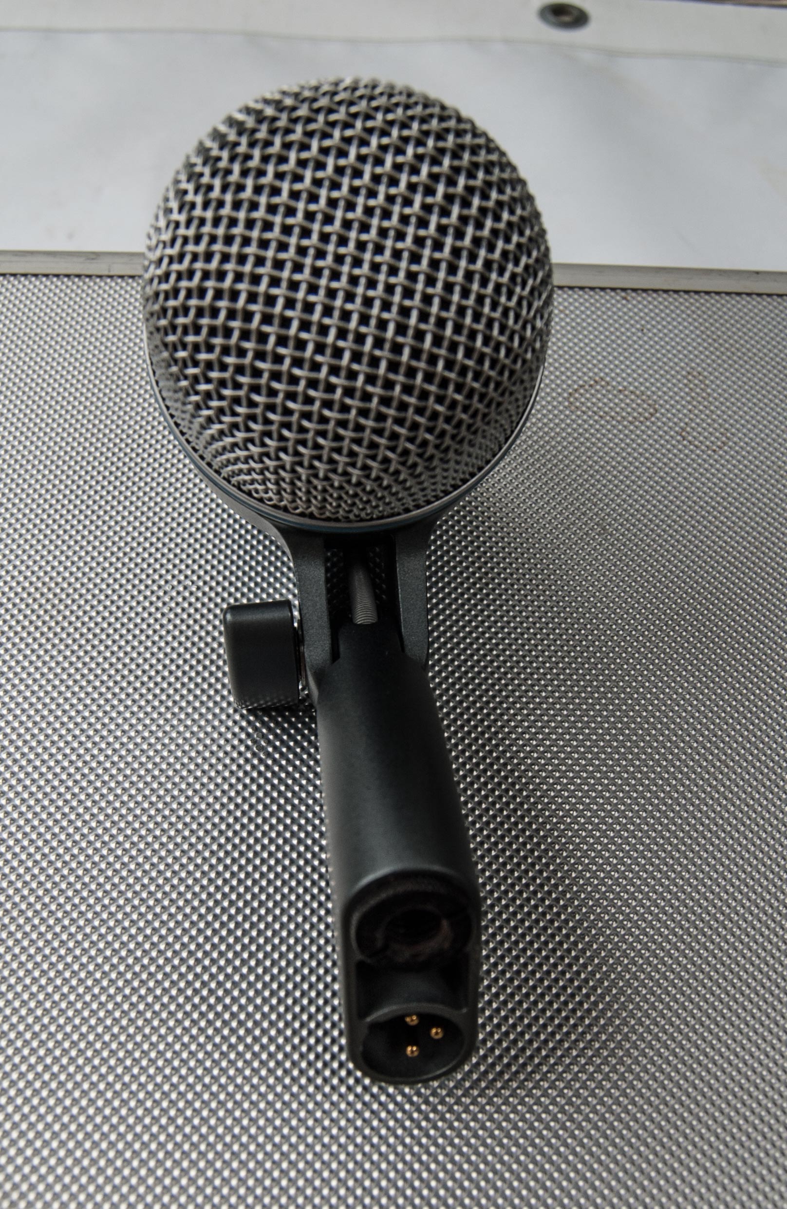 Vends micro SHURE  Béta 52 A (grosse caisse ou ampli basse) avec coffret alu moussé