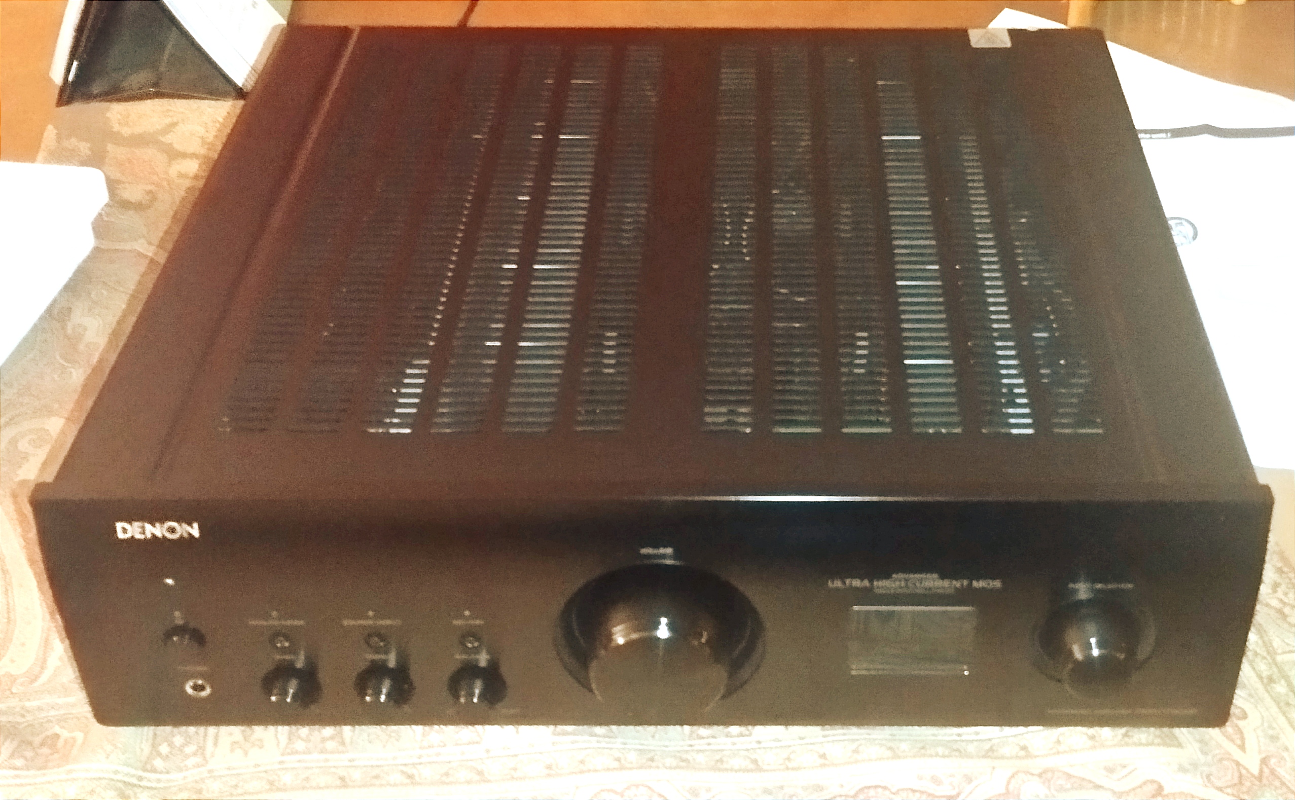 Vends amplificateur HI-FI DENON PMA 1700NE en parfait état.