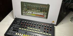 Behringer RD-8 état neuf avec boite et accessoires