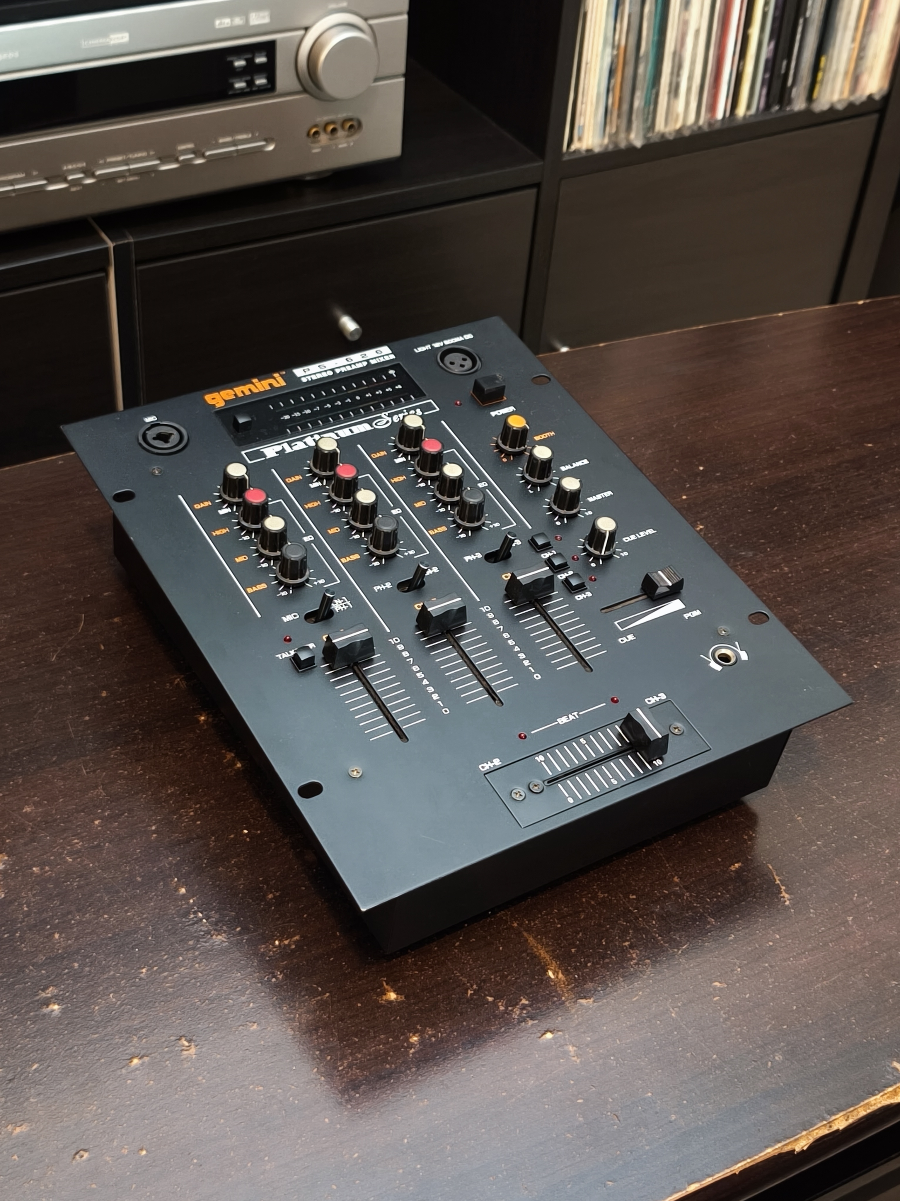 Mixeur DJ Gemini PS-626, belle esthétique, partiellement fonctionnelle, idéale bricoleur ou petit setup simple