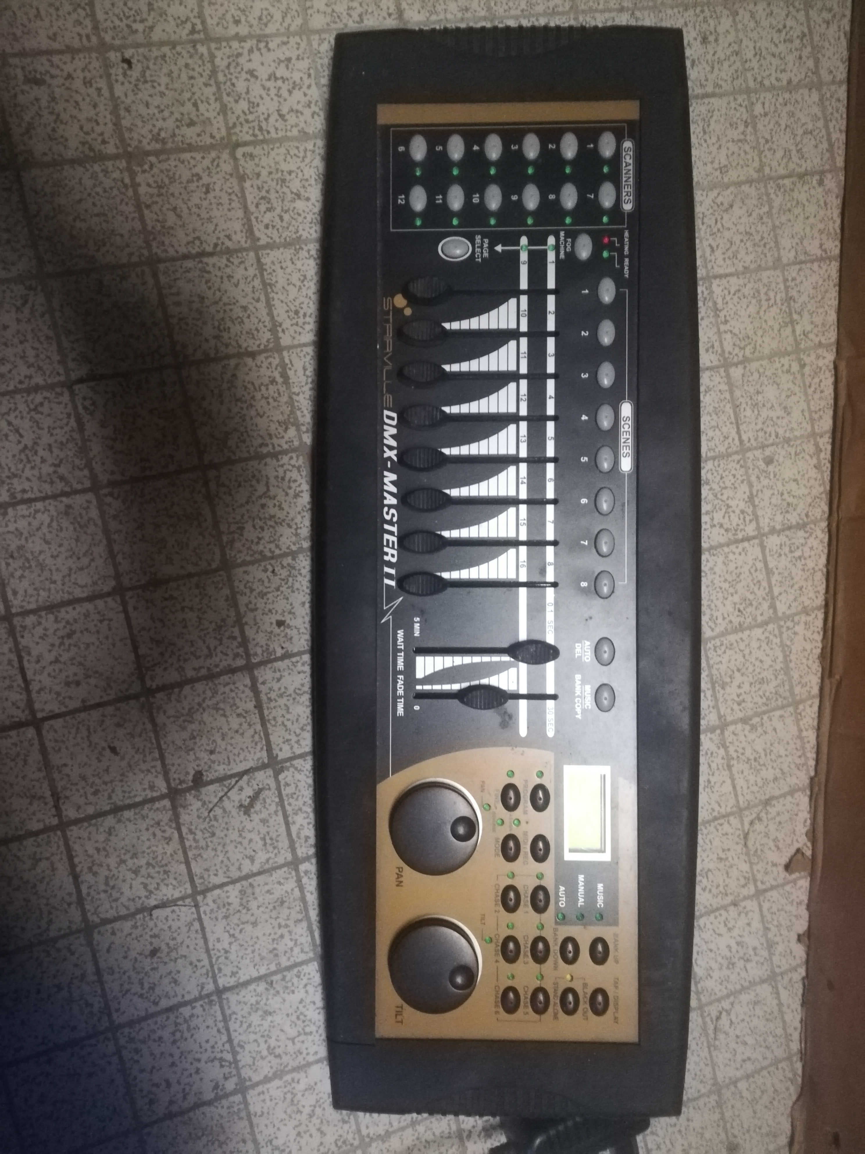 Vends pupitre d'éclairage DMX Master II Stairville