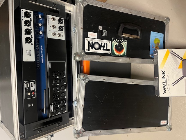 Vends table de mixage Soundcraft UI16 + Hardcase Thon+Routeur Wavlink