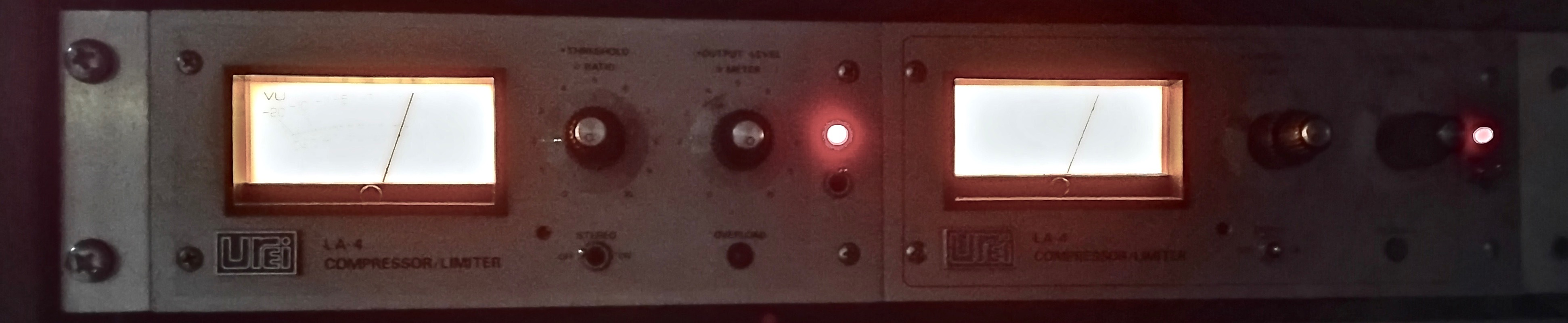 LA4 1