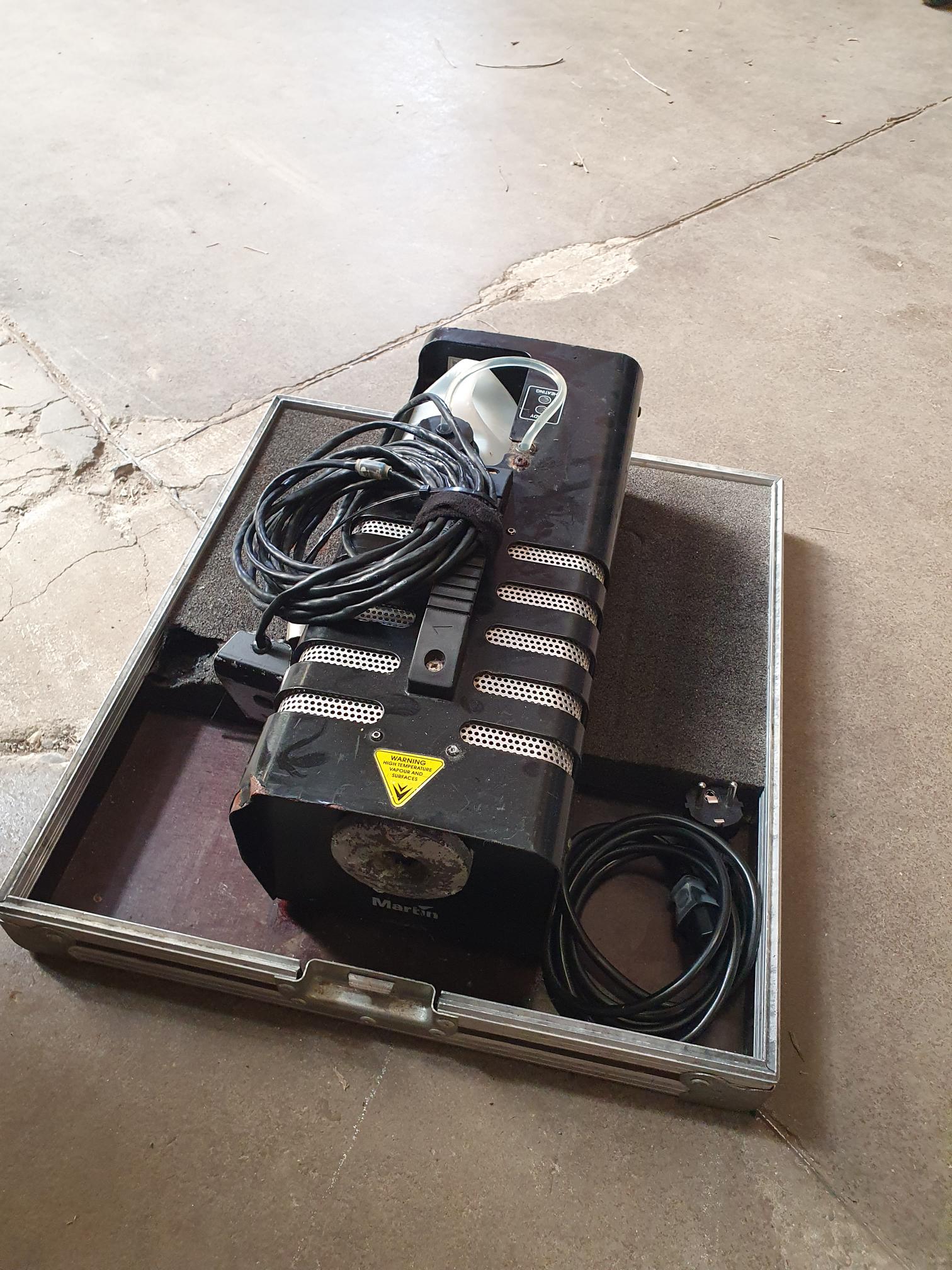 Machine à fumée Martin Magnum 850 – non DMX + télécommande – 96 € unité (1 dispo)