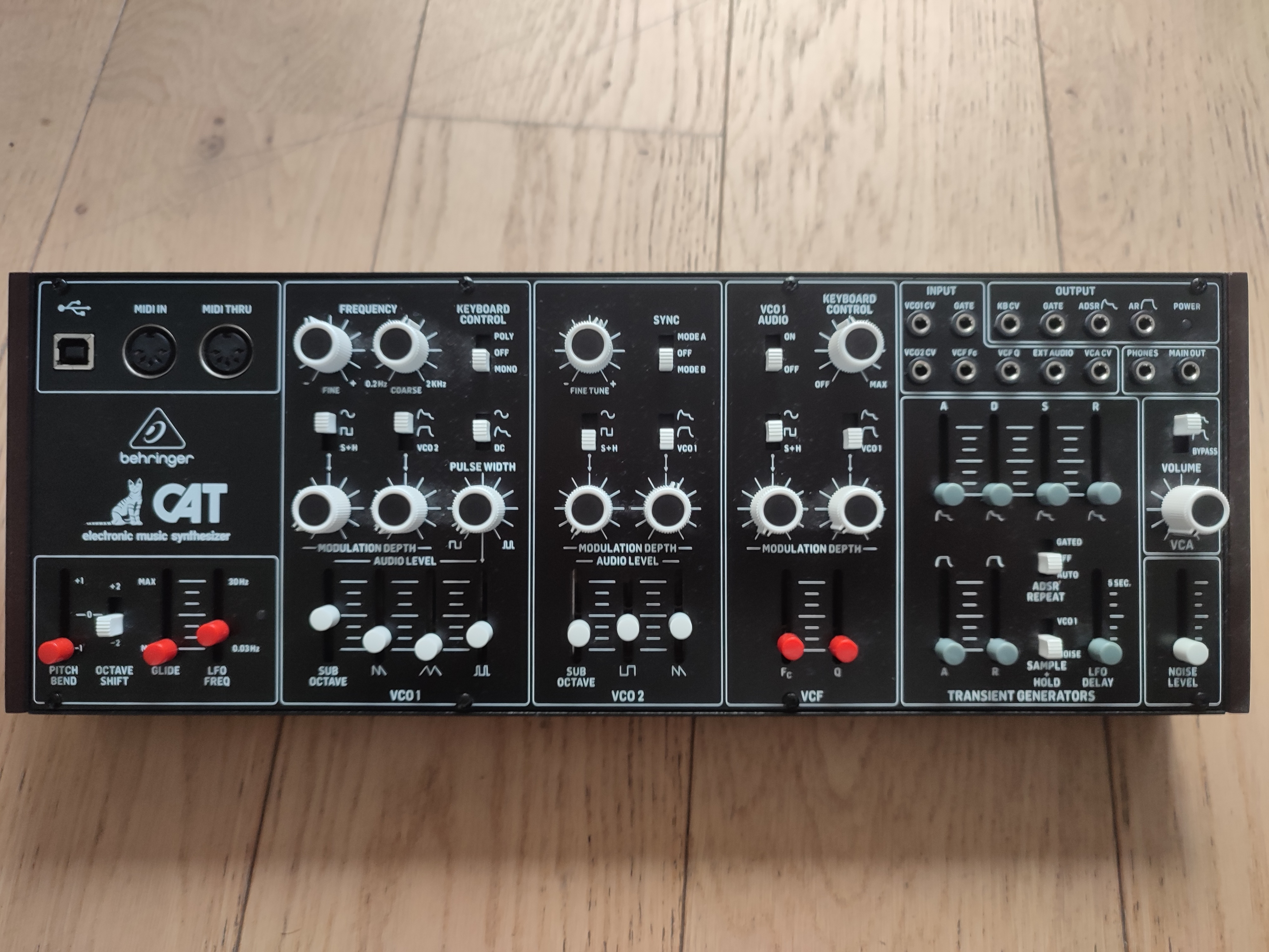 Vends Behringer Cat comme neuf