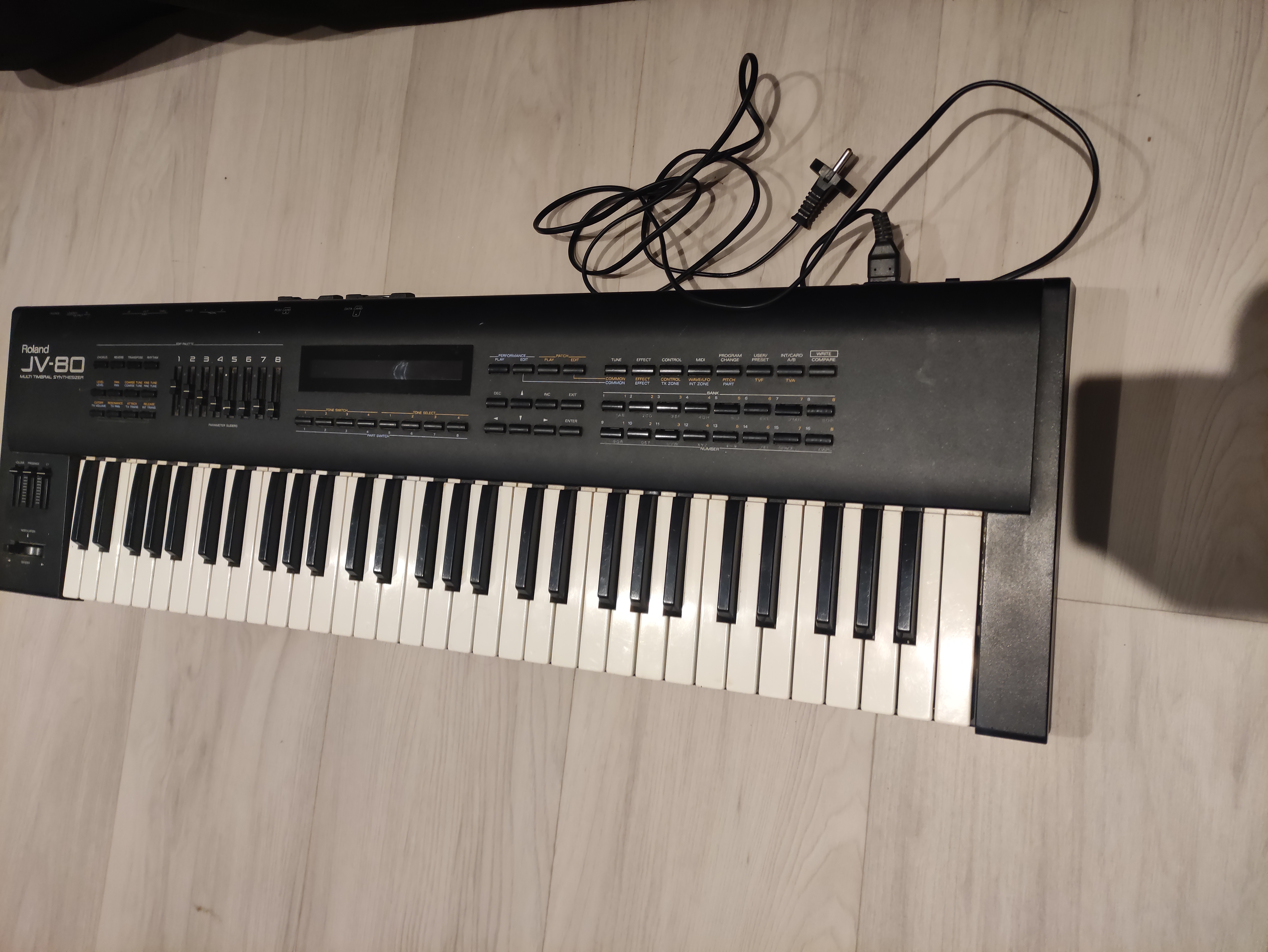 Vends Synthetiseur Roland JV 80 