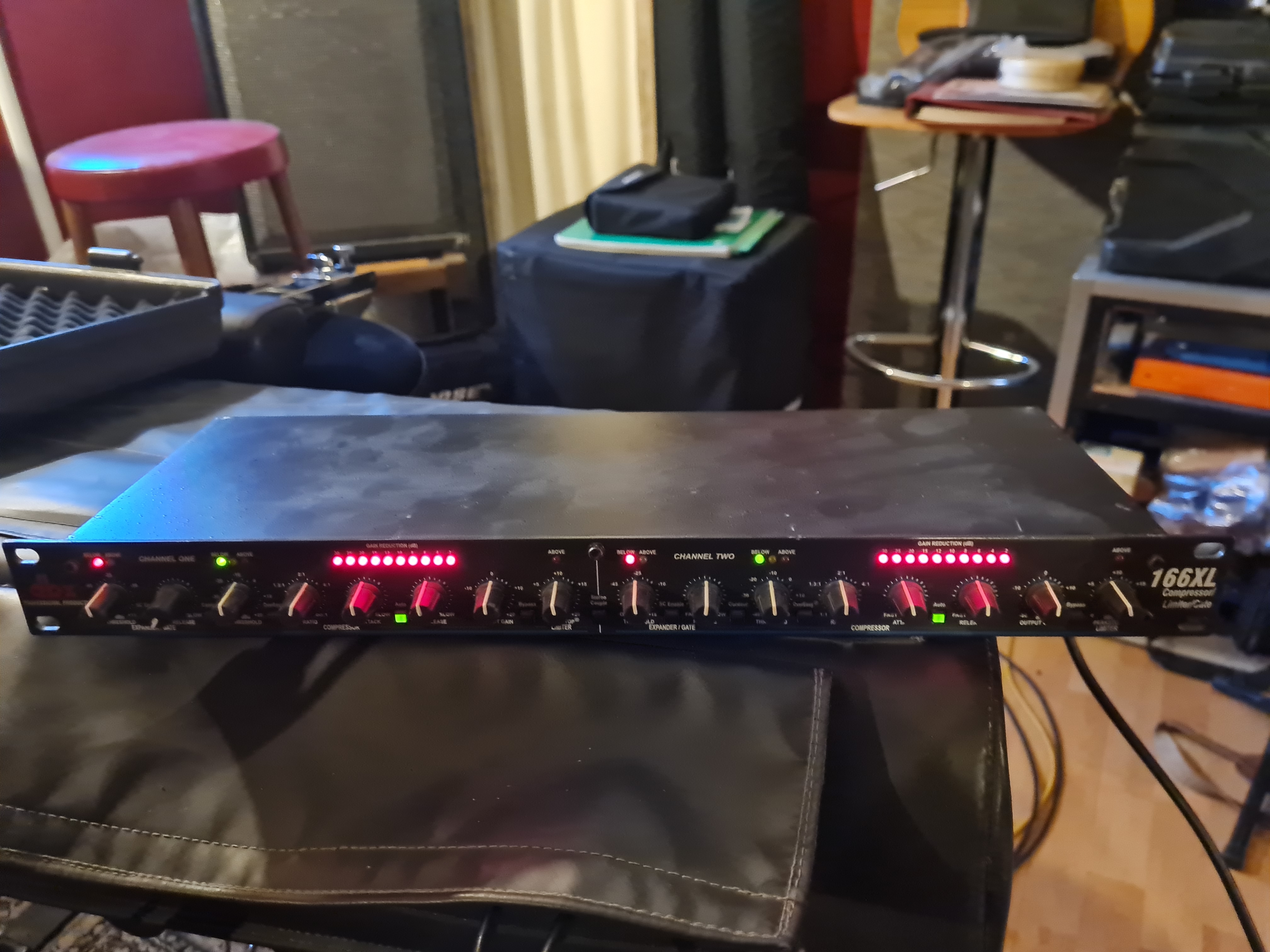 vends Compresseur-limiteur-gate DBX 166 XL