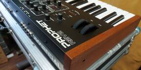 Prophet Rev2-8 excellent état avec flycase