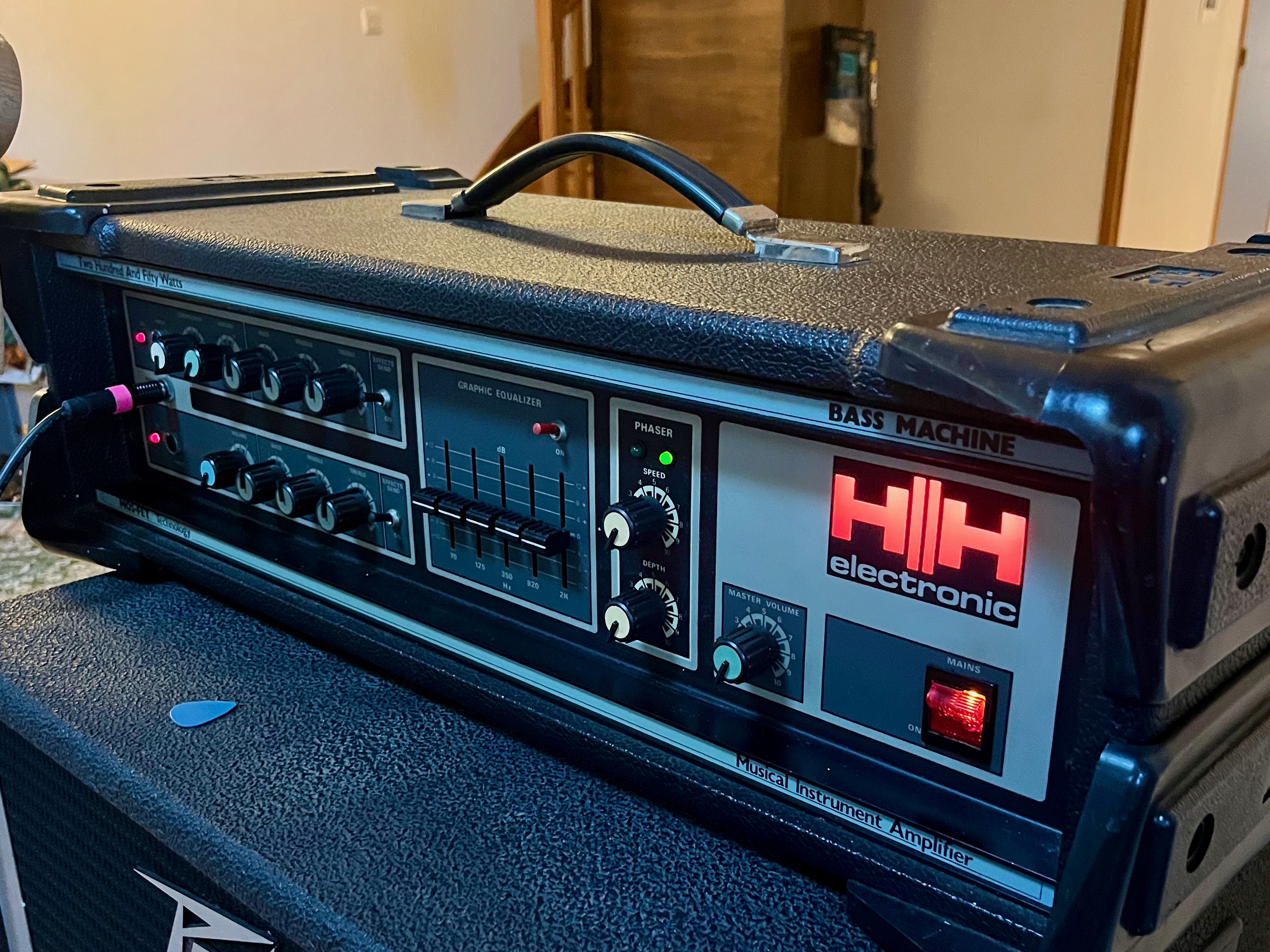 HH Bass Machine 250 (1983) – tête d’ampli basse vintage UK