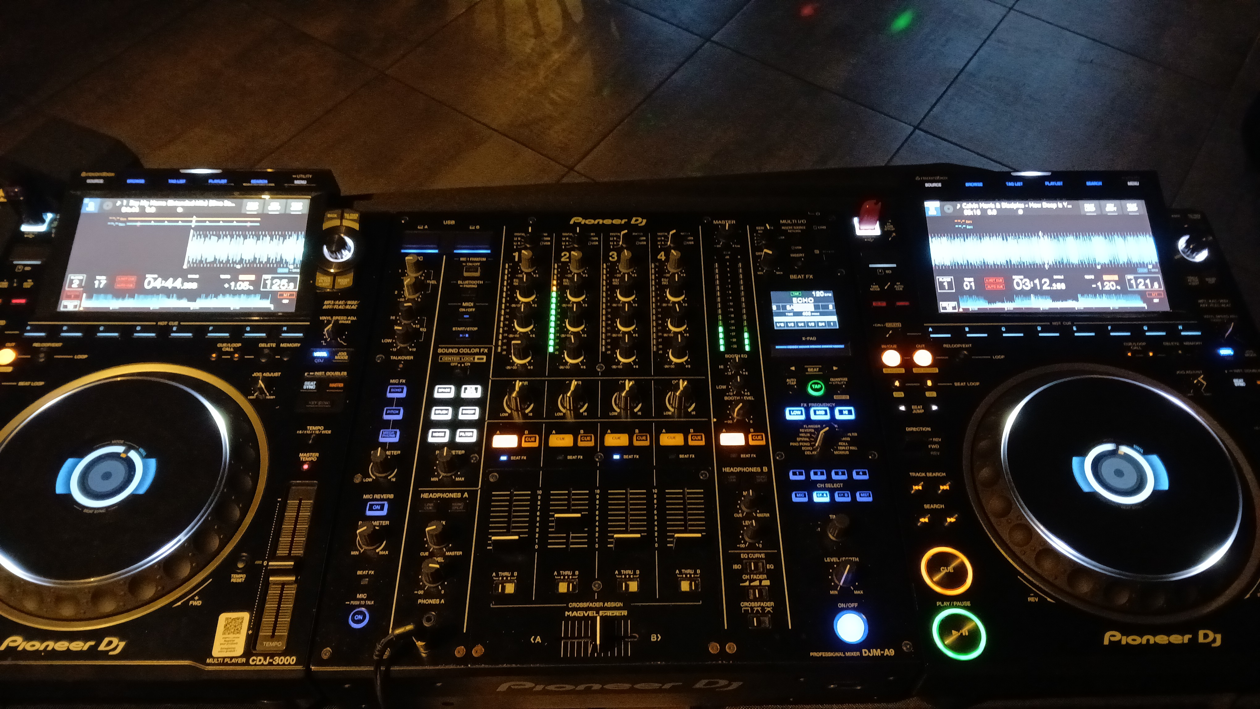 Pack de 2 platines PIONEER CDJ-3000 avec sacoches de transport