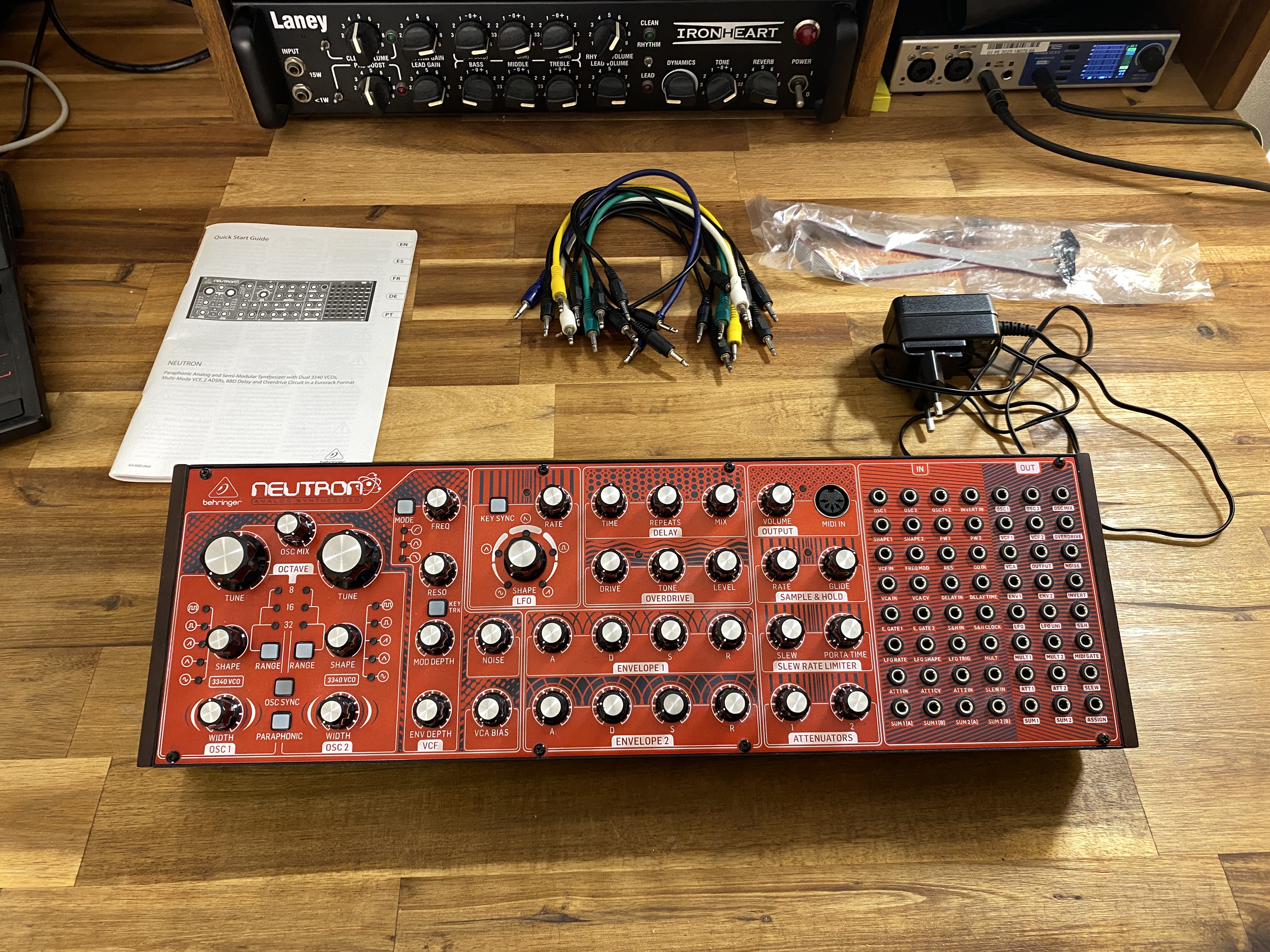 Synthétiseur semi-modulaire Behringer Neutron