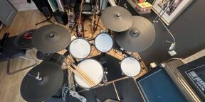 Rolland TD27 kv2 + pédale grosse caisse DW5000 + siège haut de gamme