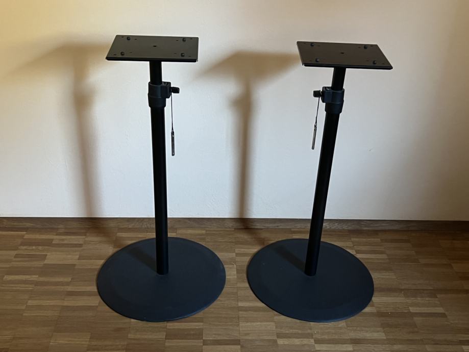 Vends 2 pieds photo K&M 26740