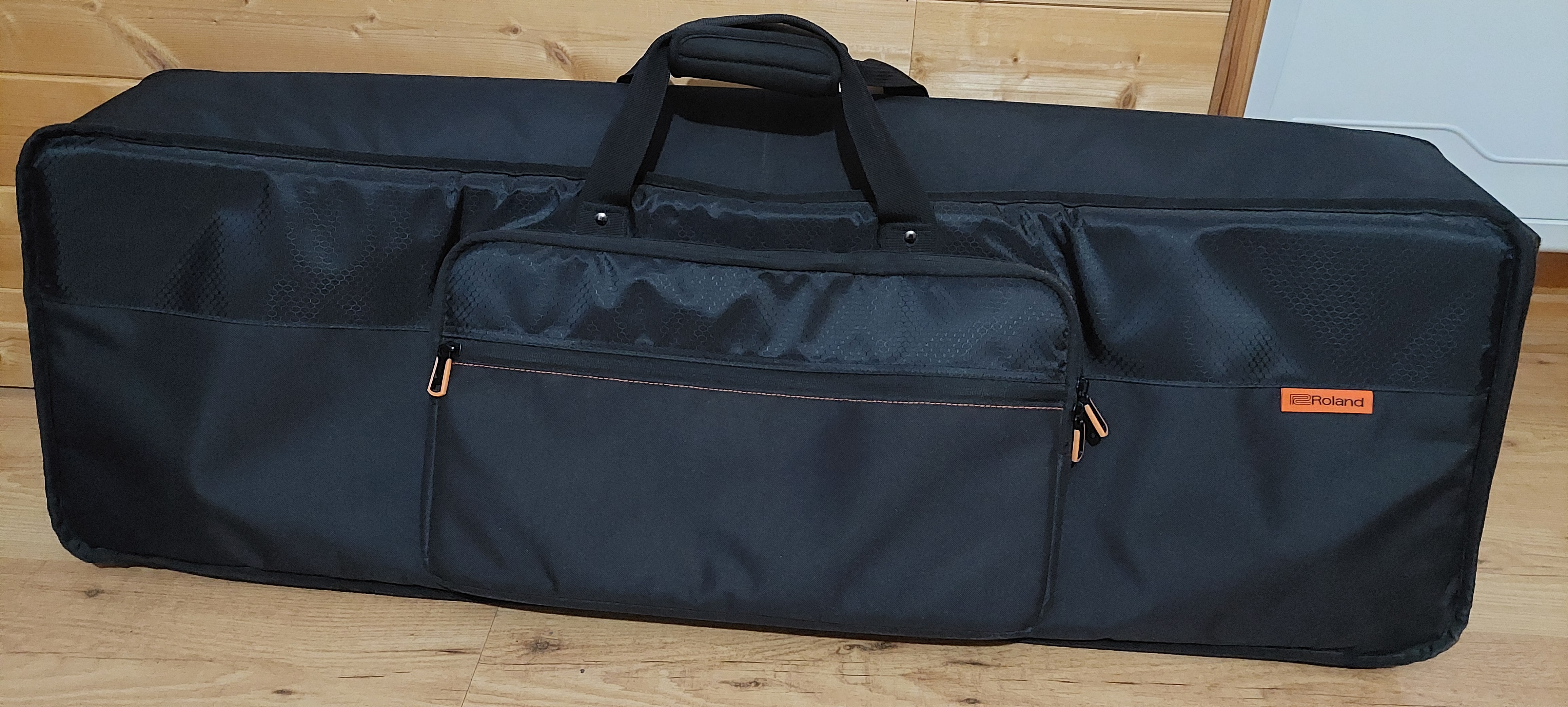 Vends housse de transport pour Roland Fantom06
