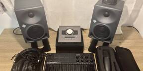Home studio complet professionnel – Neumann KH80, UAD Apollo Twin X Duo, Shure KSM32, Aston Halo Shadow, Audio-Technica M50X