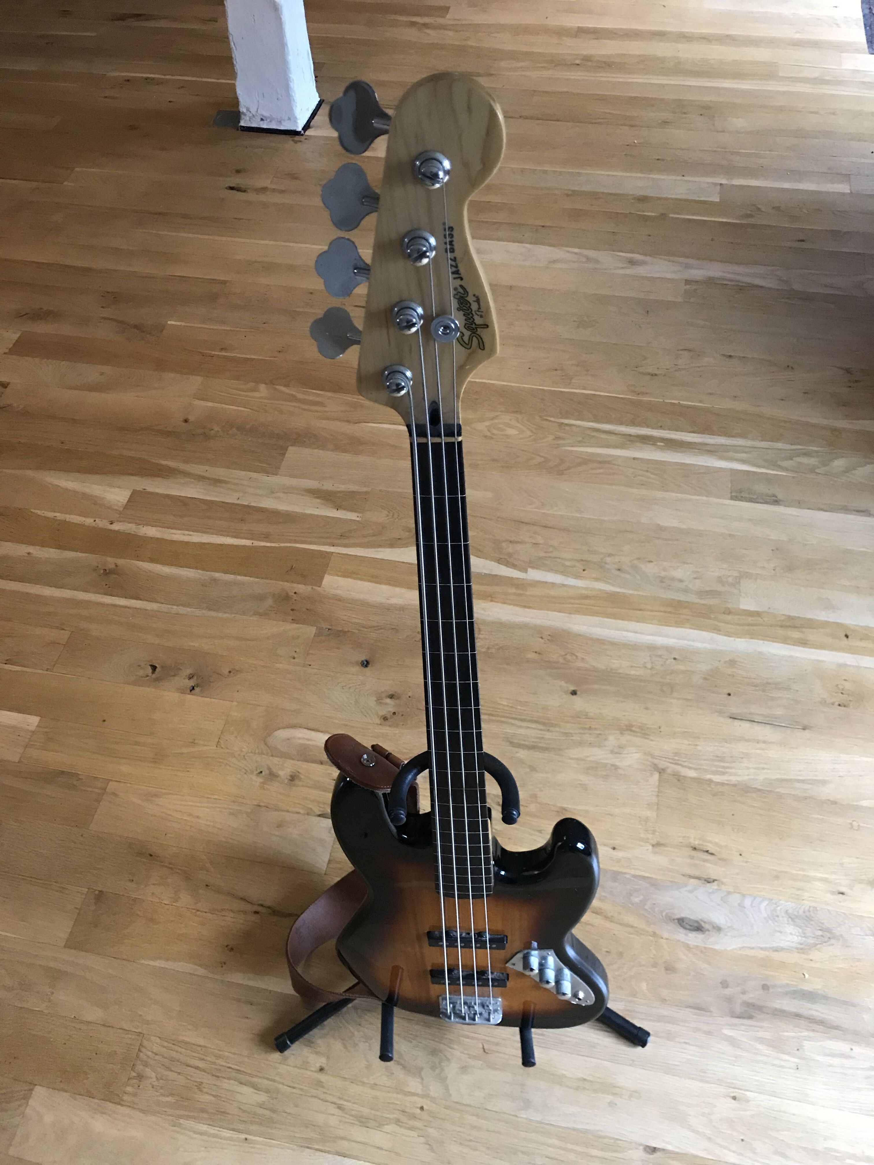 Basse Fretless Squier