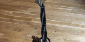 Basse Fretless Squier