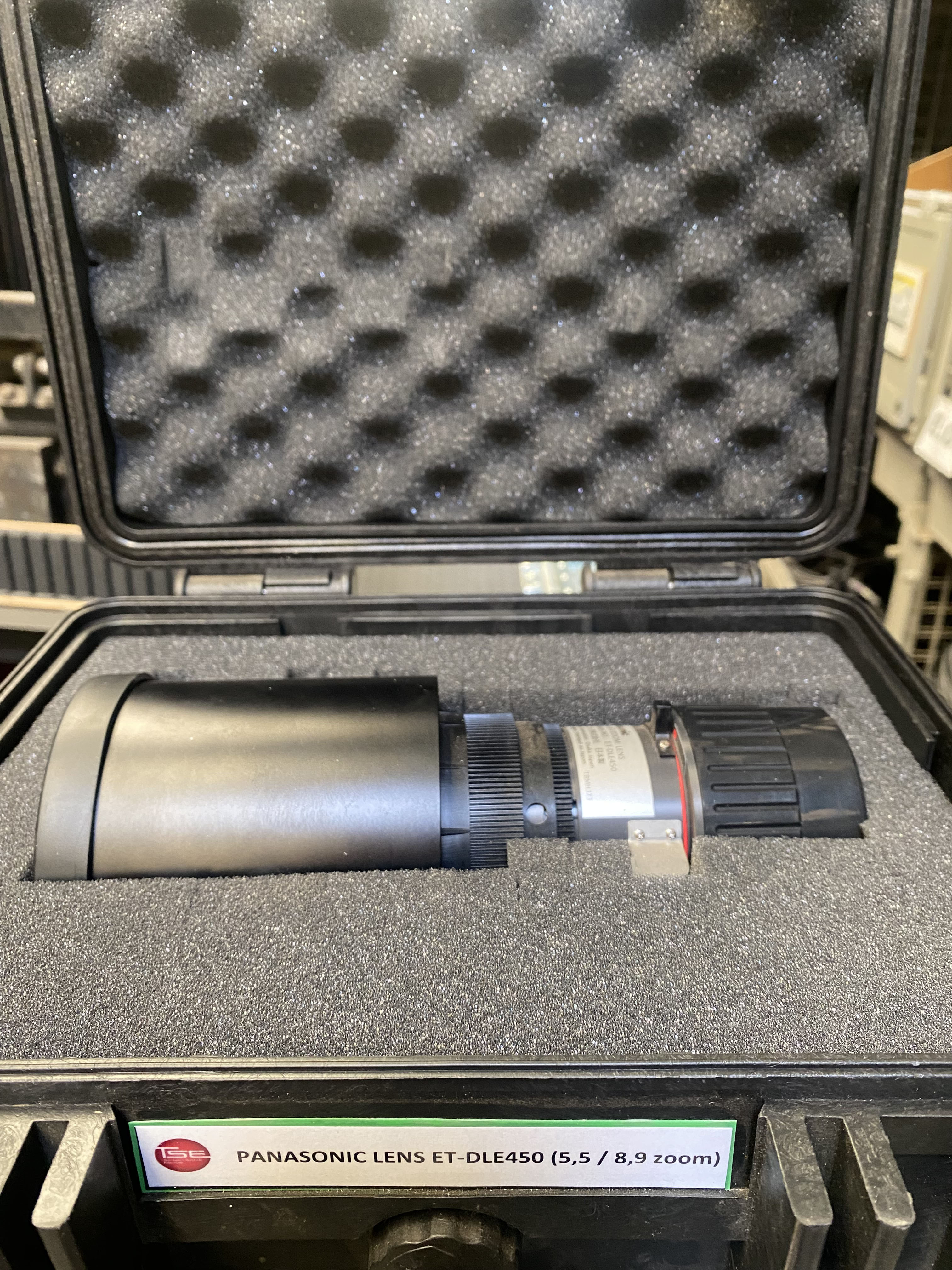 Objectif zoom long Panasonic ET-DLE450 (ratio 5.5–8.9) – 168 €