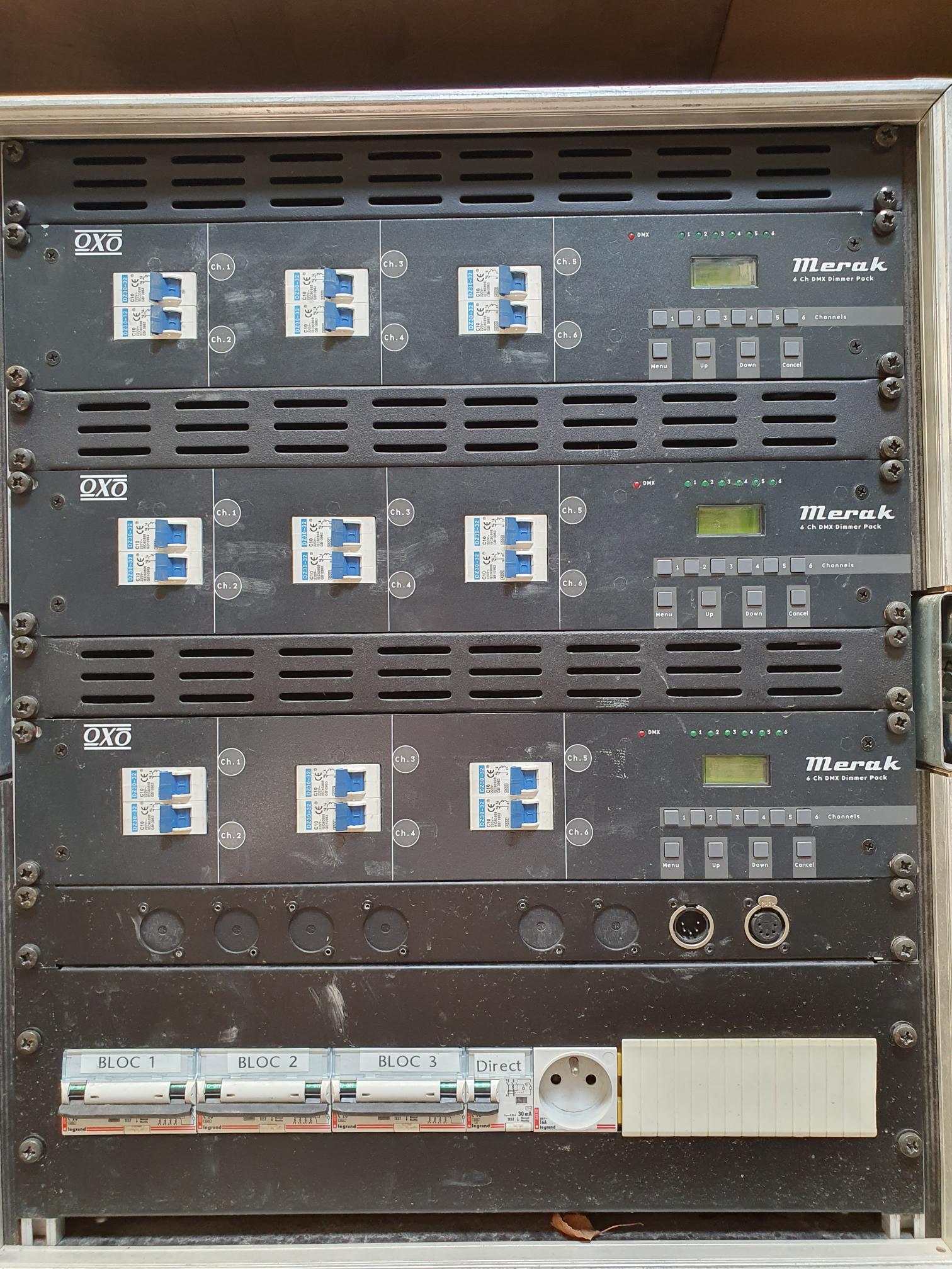 Bloc de gradation OXO Omerak 18 – 18 canaux DMX – 432 € unité (9 dispo)