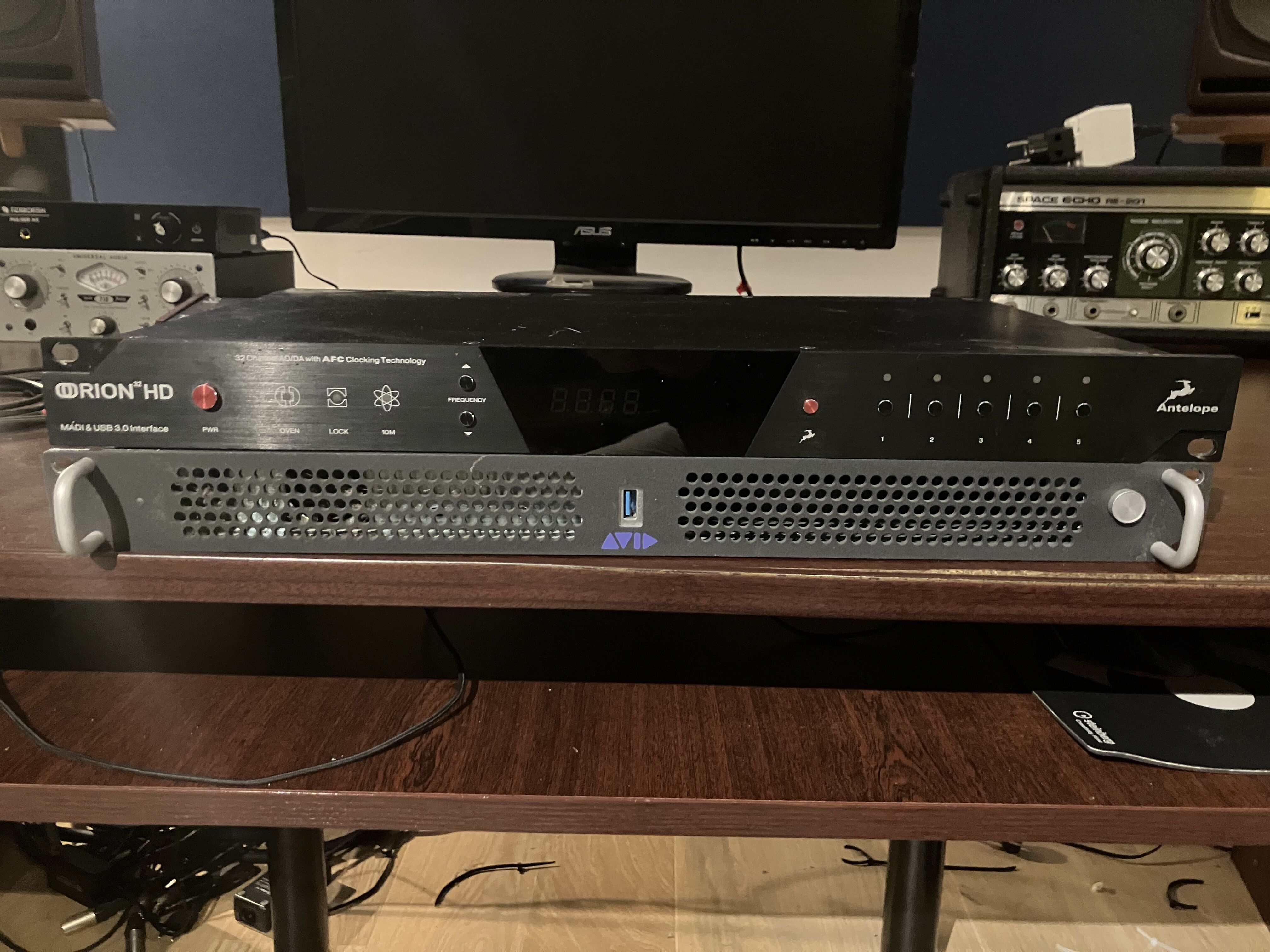 Pack complet Avid Pro tools HDX, avec interface Antelope Orion HD, carte pro tools HDX PCIE, et rack de montage thunderbolt