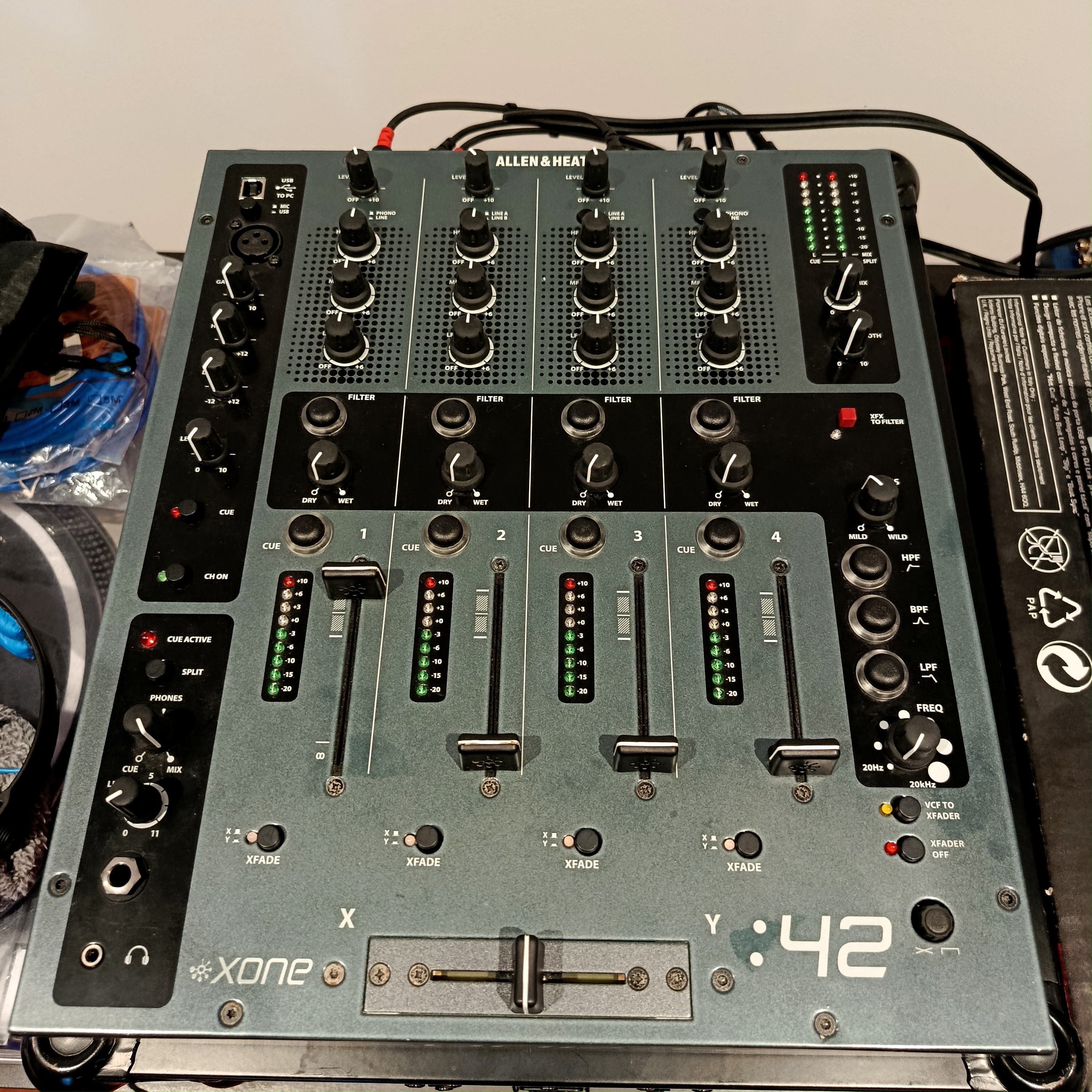 Xone 42 + flight case – Etat correct – Faders à remplacer