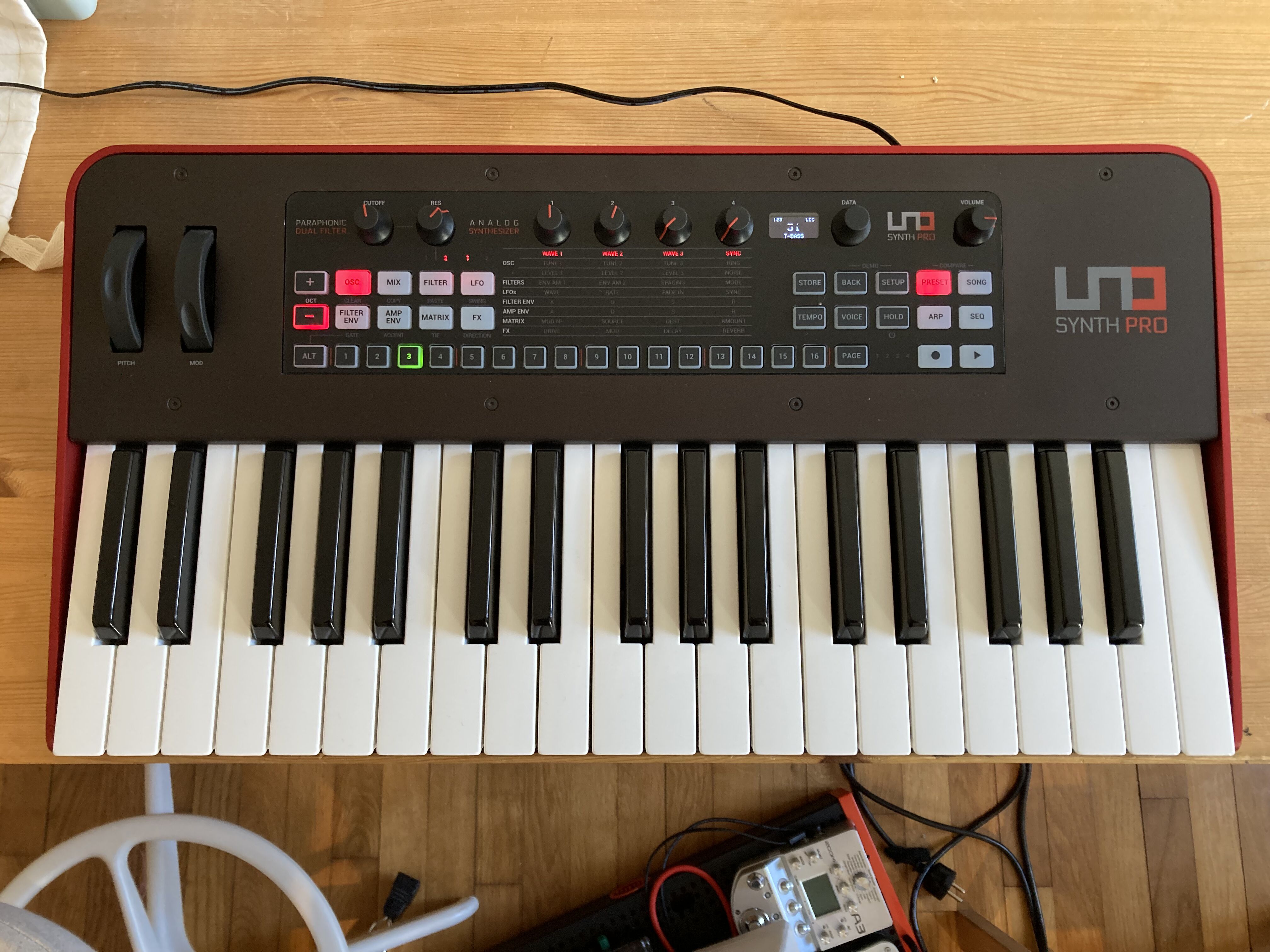 Vends Uno Synth Pro comme neuf